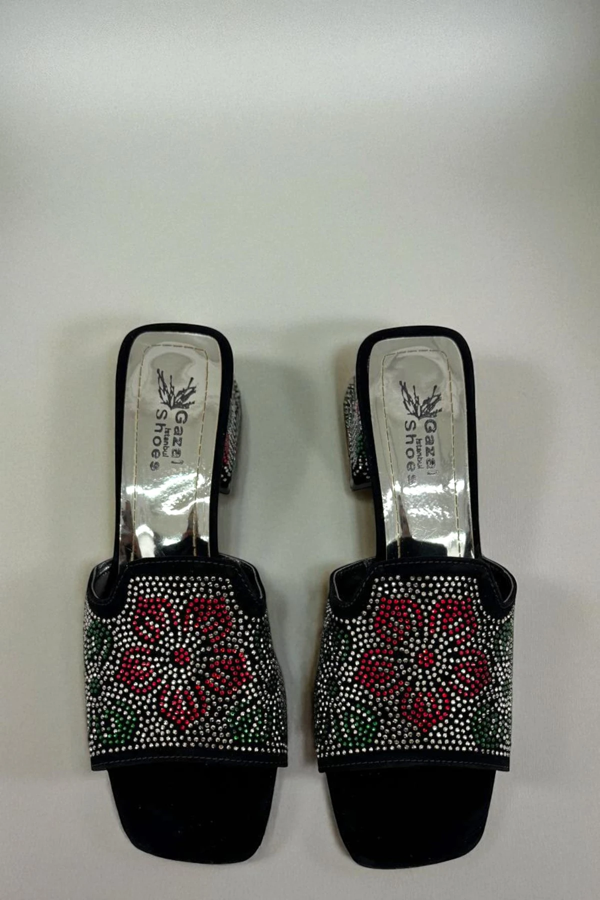 Ufak Taş Çiçek Desenli Topuklu Terlik