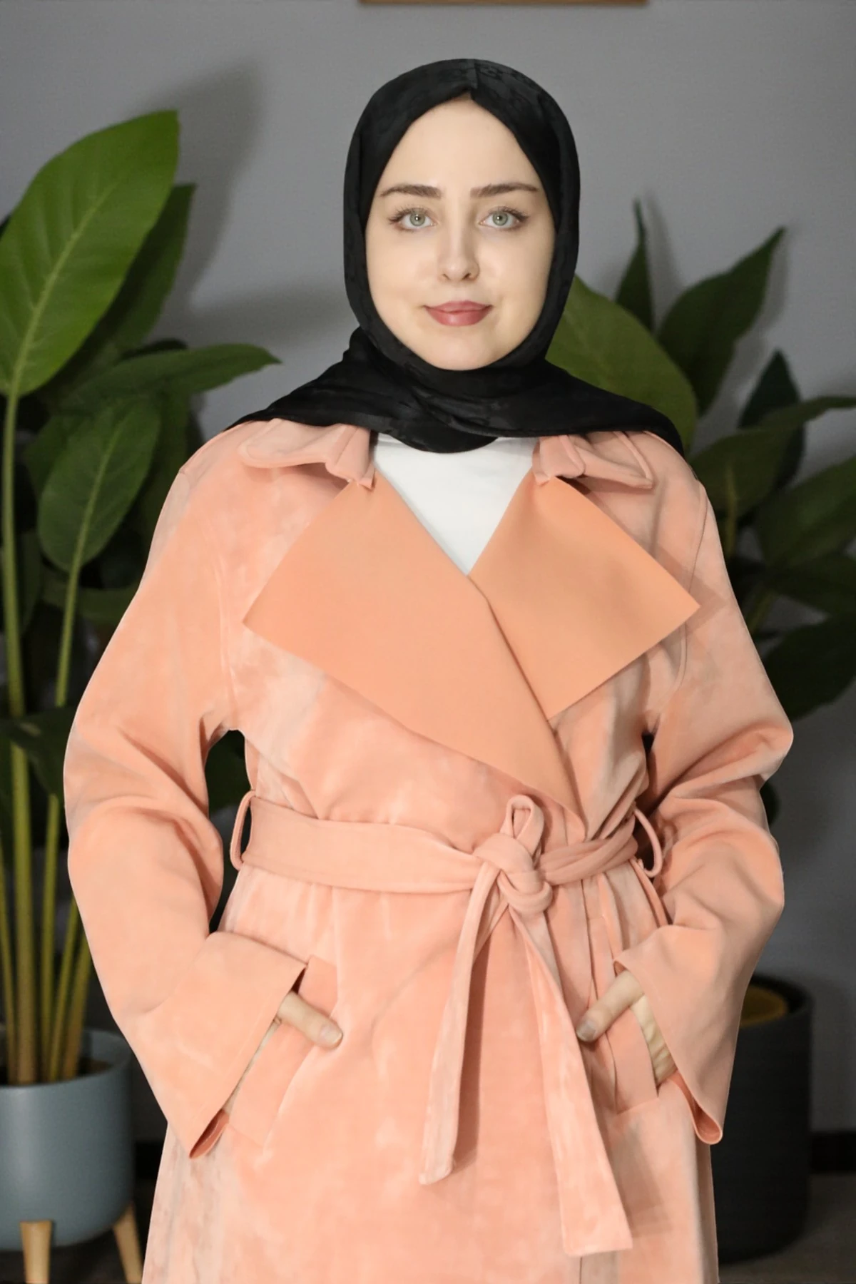 Süet Dokulu Yumuşak Kumaş Kuşaklı Trençkot