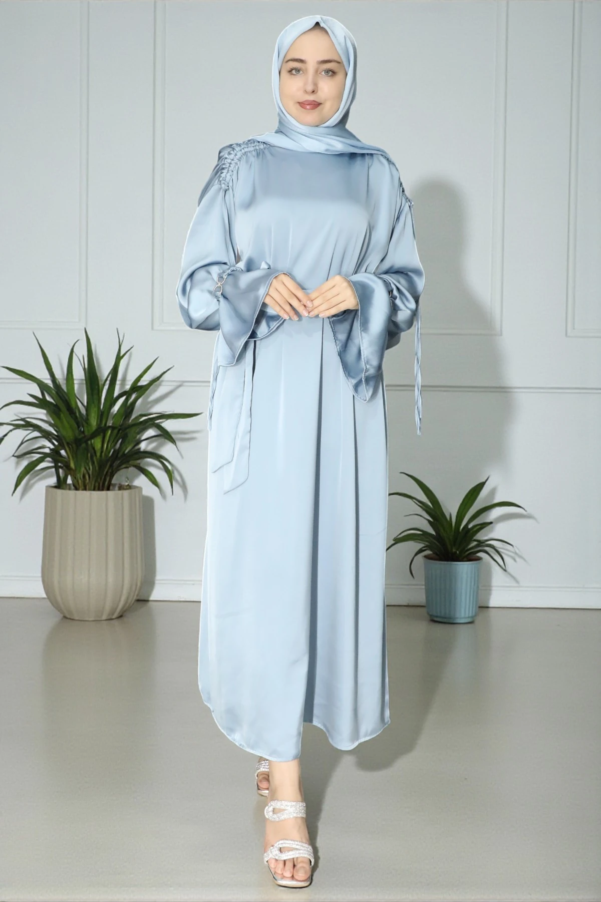 Büzgü Detaylı Saten Dokulu Tesettür Elbise