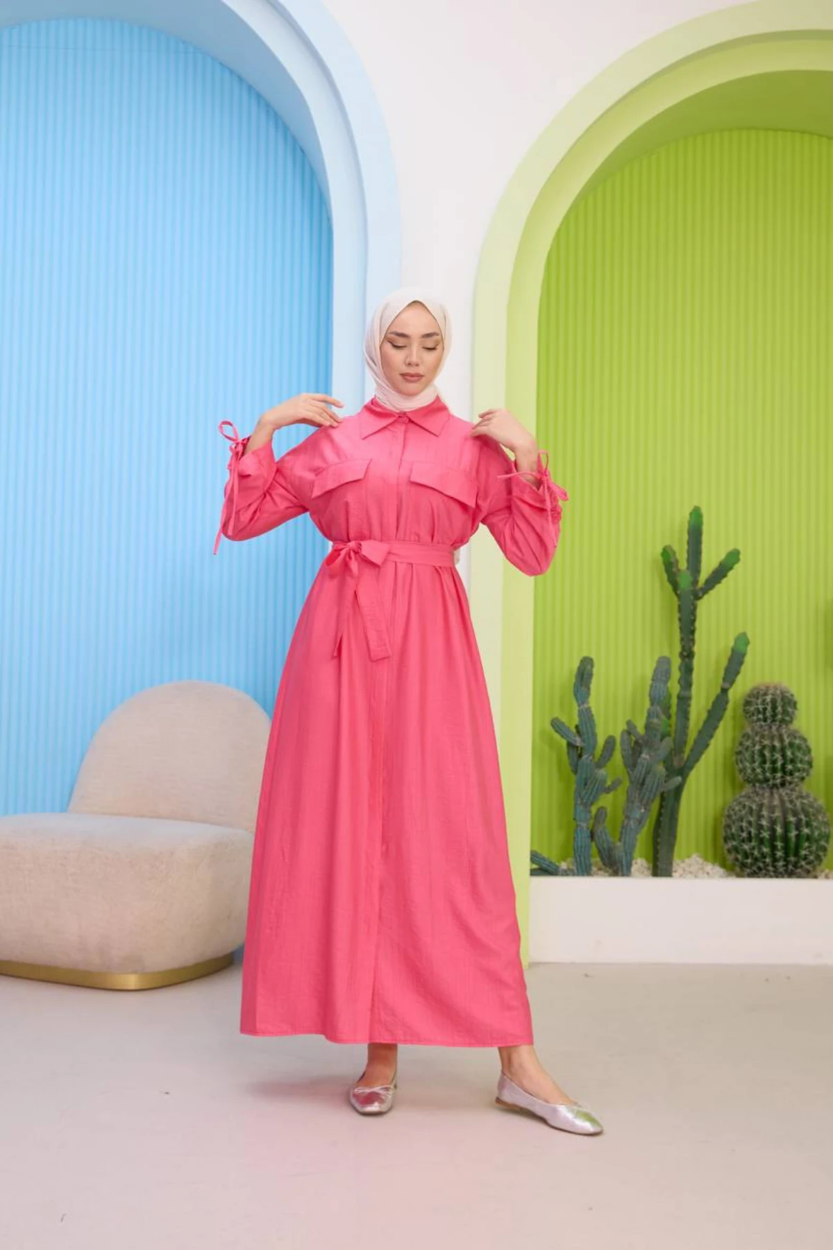 Büzgülü Kol ve Kemer Detaylı Boydan Düğmeli Elbise