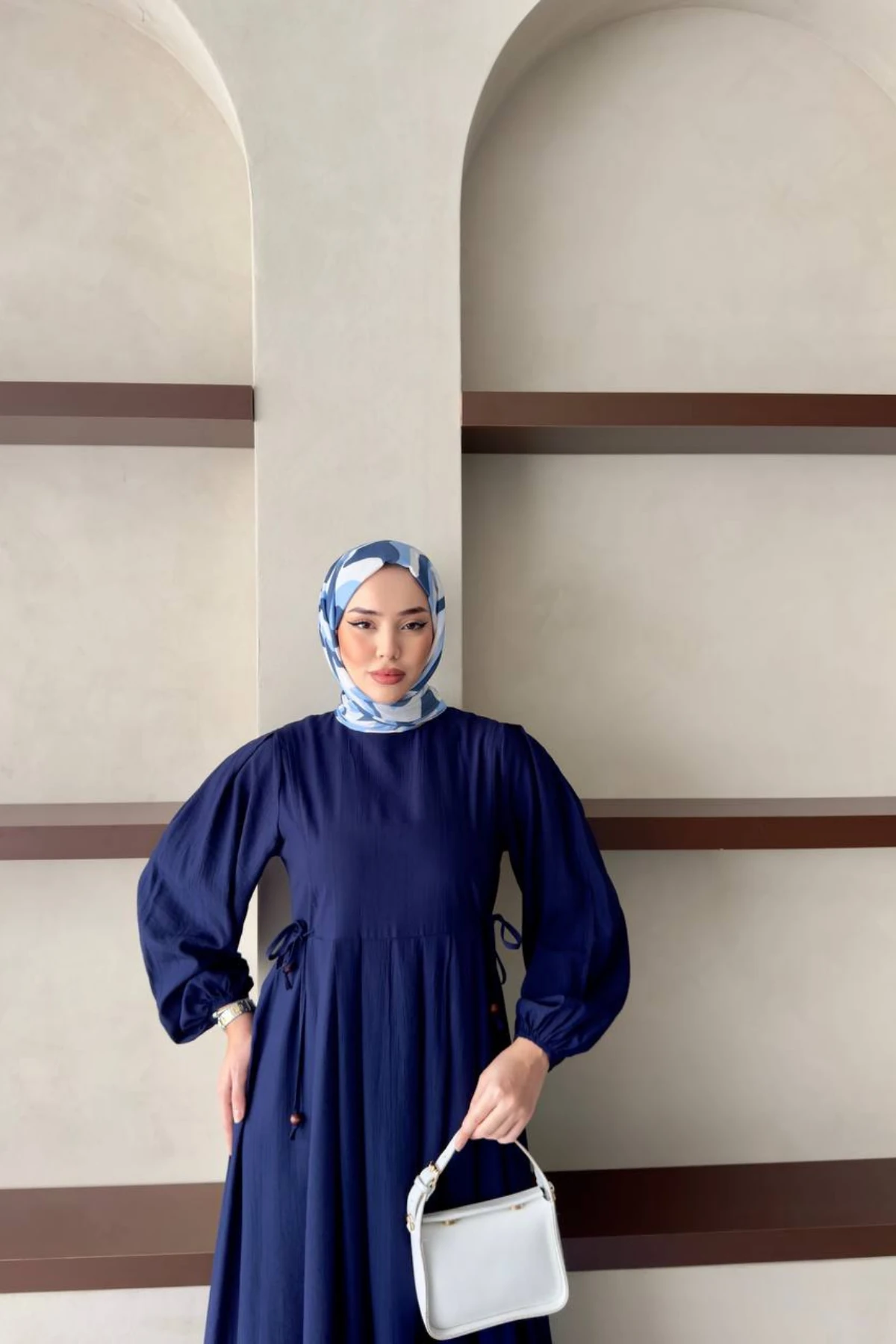 Yuvarlak Yaka Balon Kol Bağcıklı Elbise