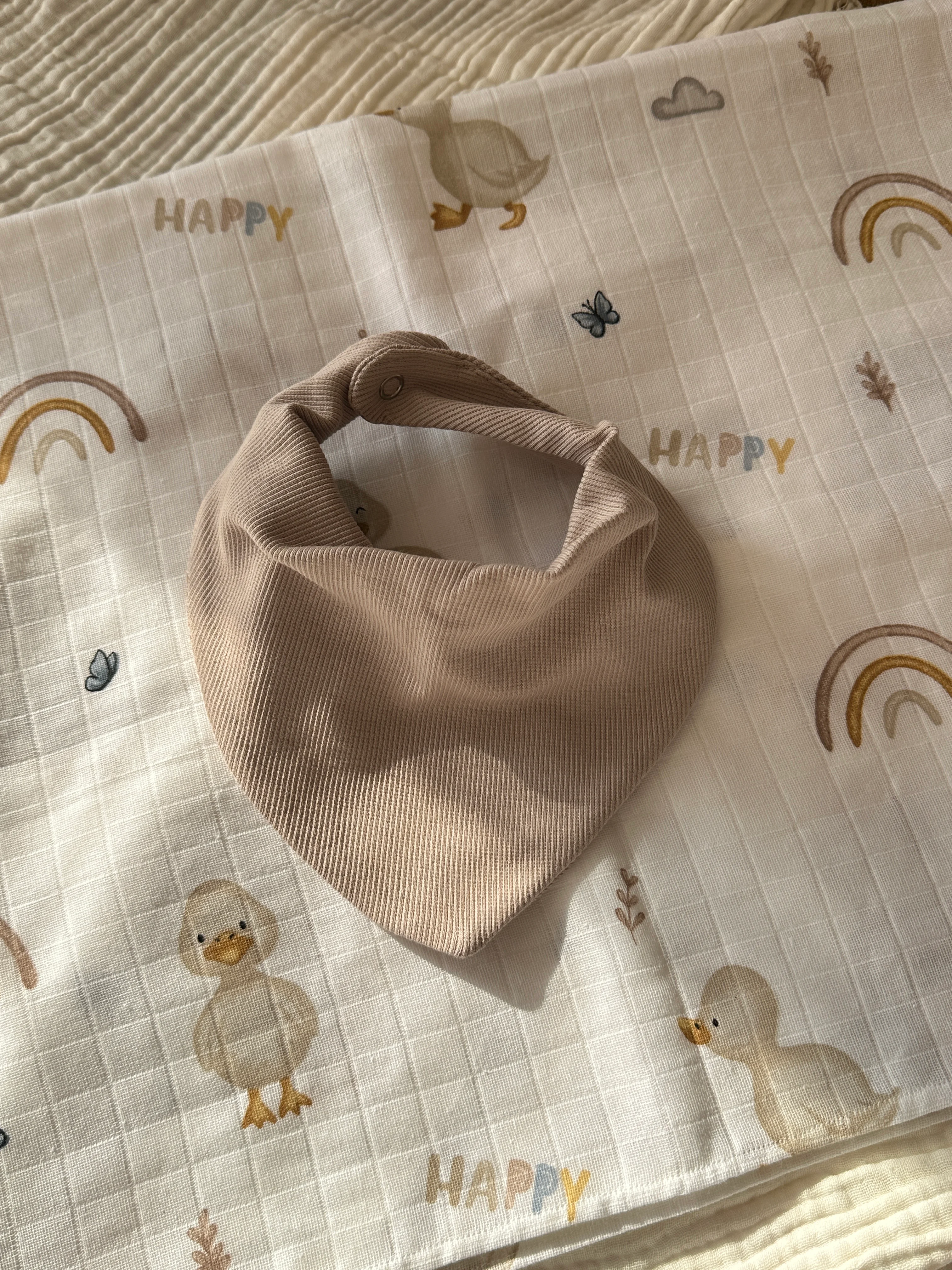 Vizon Yenidoğan İlk Ay Seti – Fitilli Tayt, Fular, Emzik Askısı ve Desenli Müslin Örtü Takım