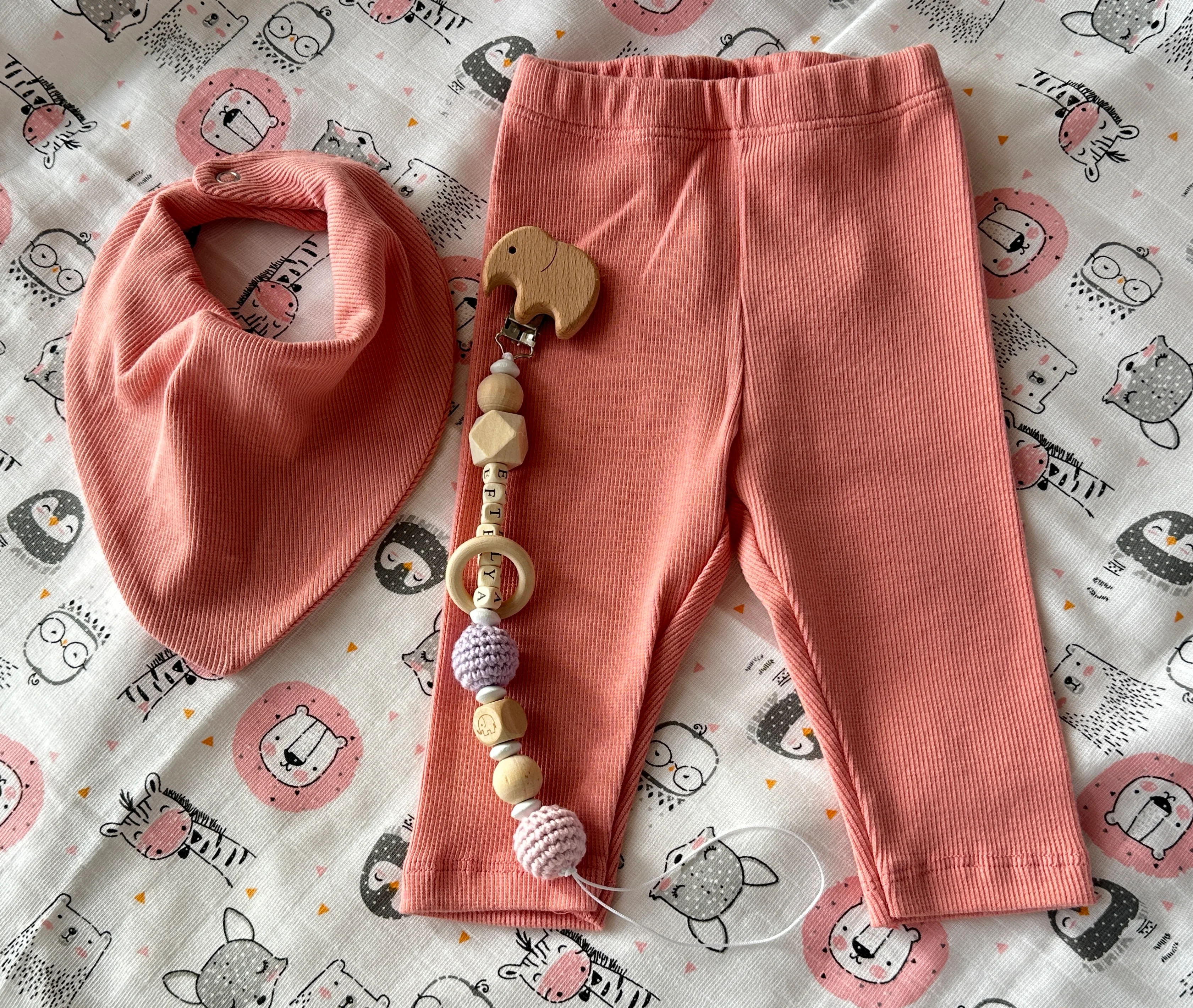 Somon Yenidoğan İlk Ay Seti – Fitilli Tayt, Fular, Emzik Askısı ve Desenli Müslin Örtü Takım