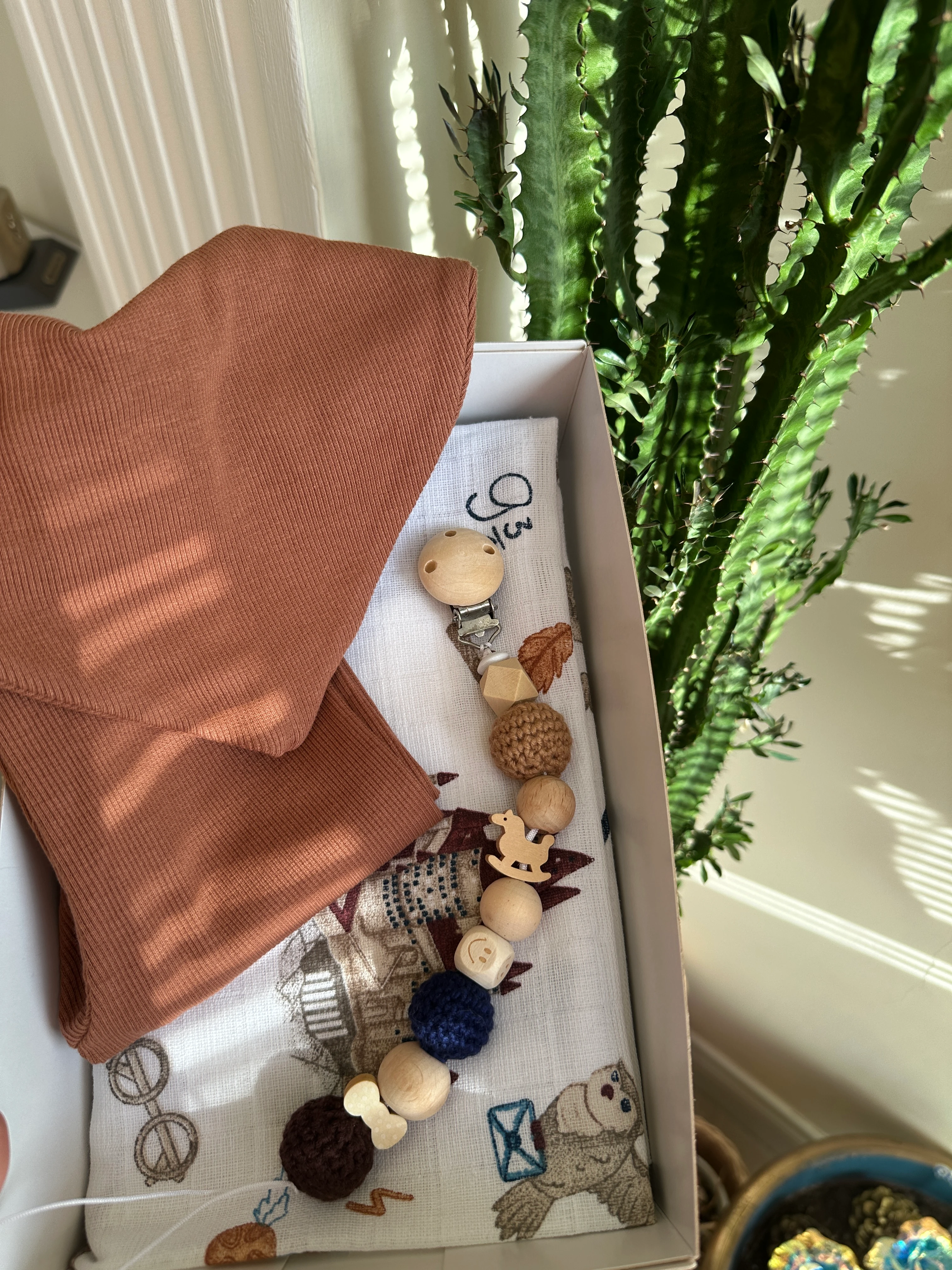 Harry Potter Yenidoğan İlk Ay Seti – Fitilli Tayt, Fular, Emzik Askısı ve Desenli Müslin Örtü Takım