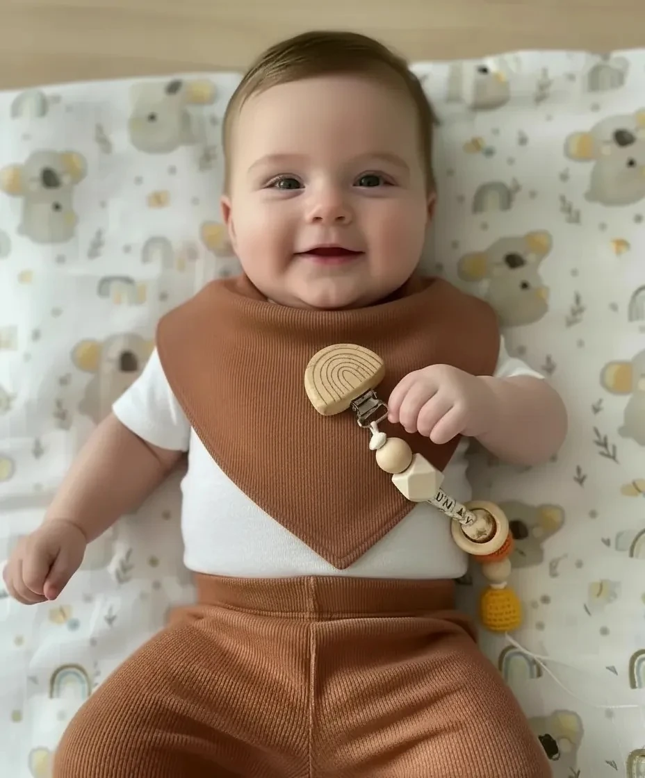 Kiremit Yenidoğan İlk Ay Seti – Fitilli Tayt, Fular, Emzik Askısı ve Desenli Müslin Örtü Takım