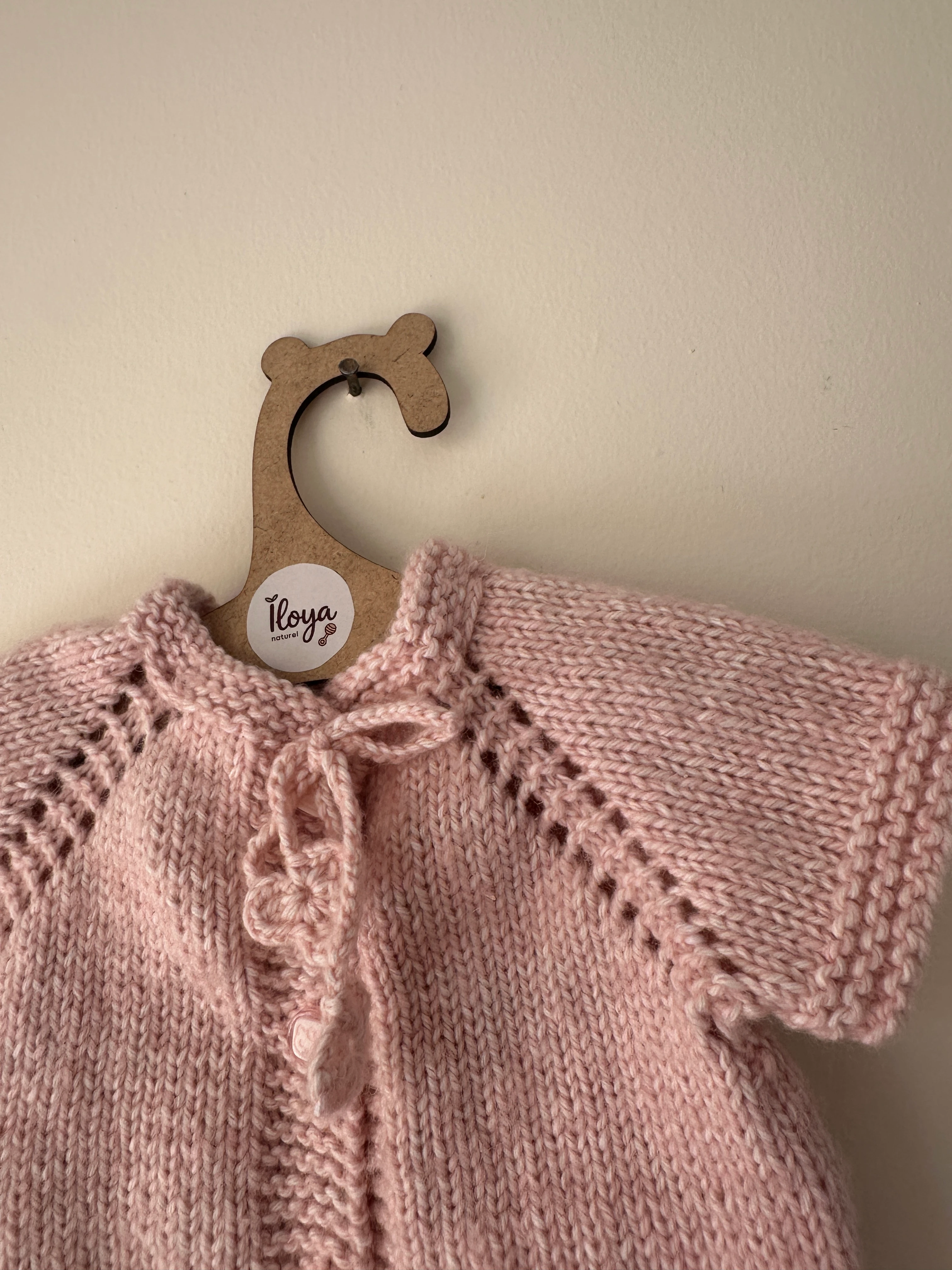 El Örgüsü Pembe Yün Bebek Yelek