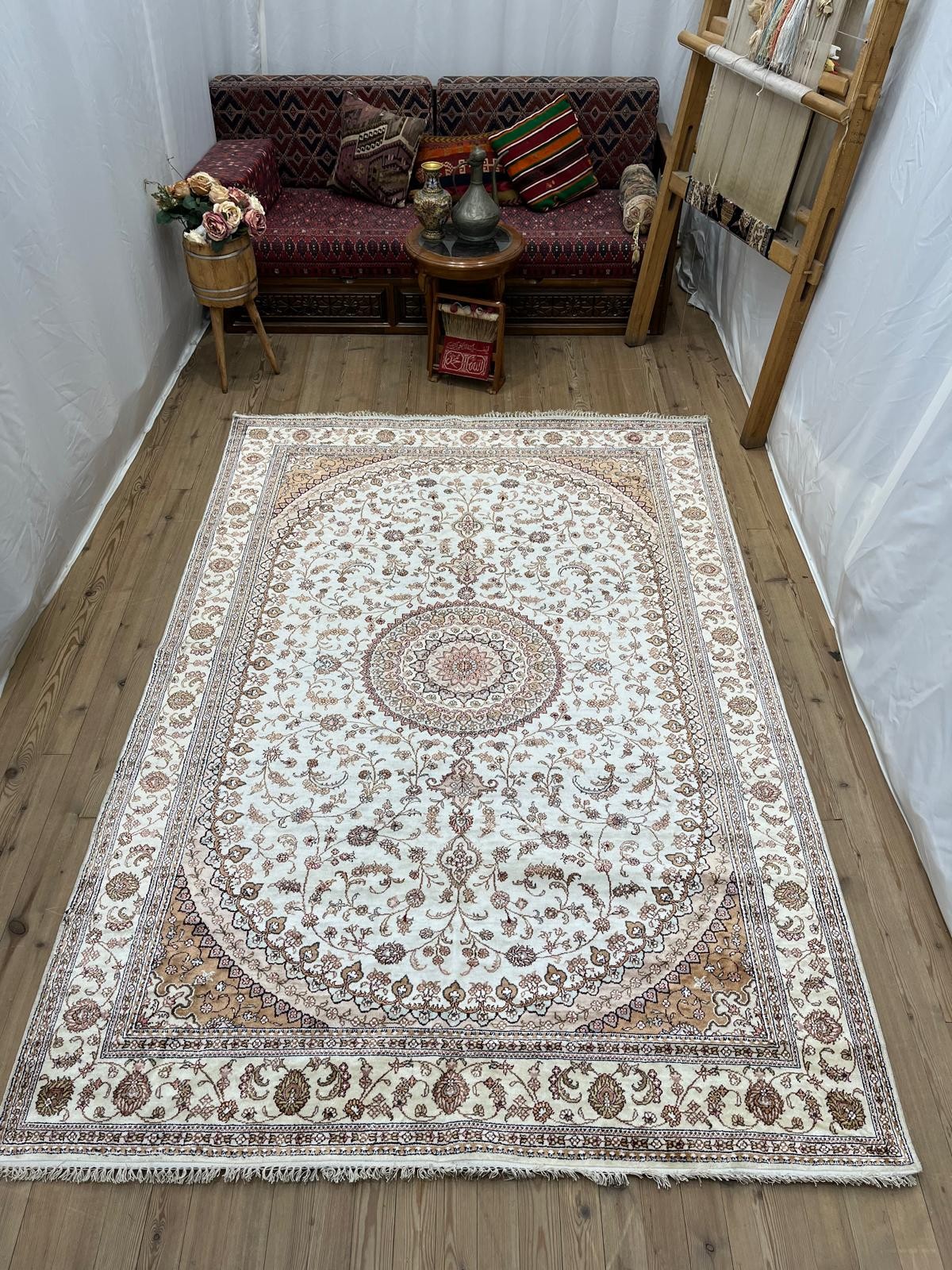 EL DOKUMA İPEK FLOŞ HALI - 180 x 264