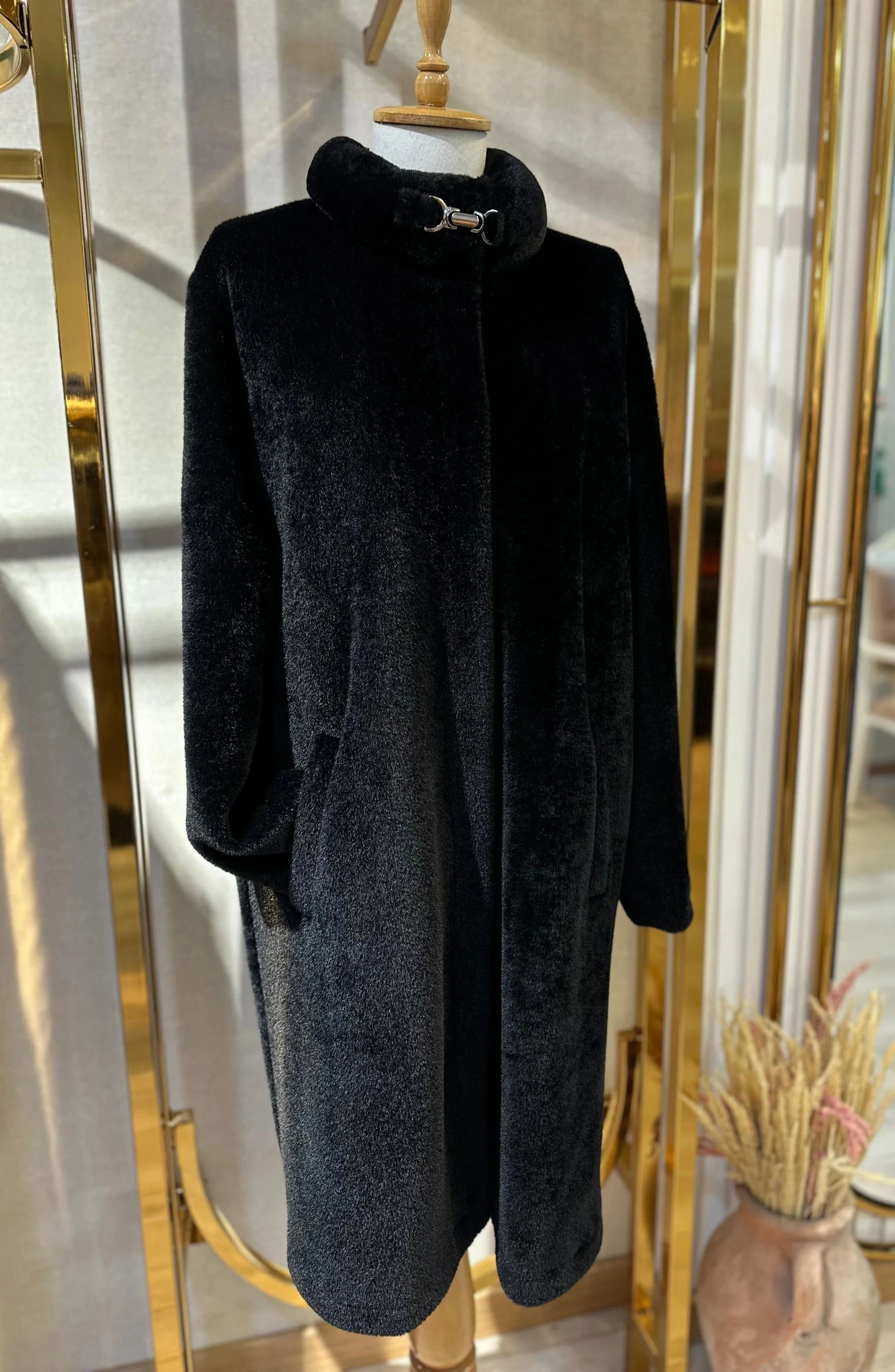 Mutlu Ertan Kürk Kaban - Siyah