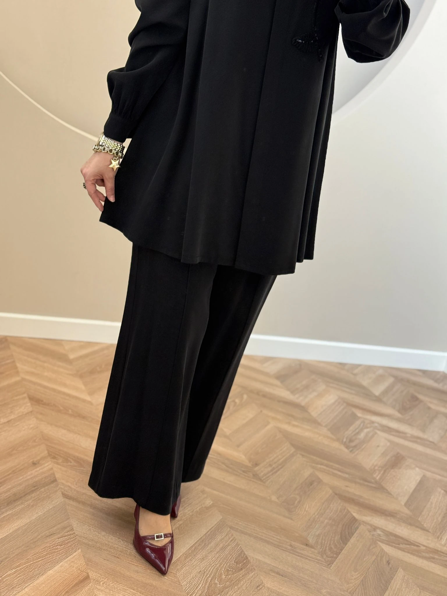 Nuss Yaka Kabartma Desen Takım-Siyah