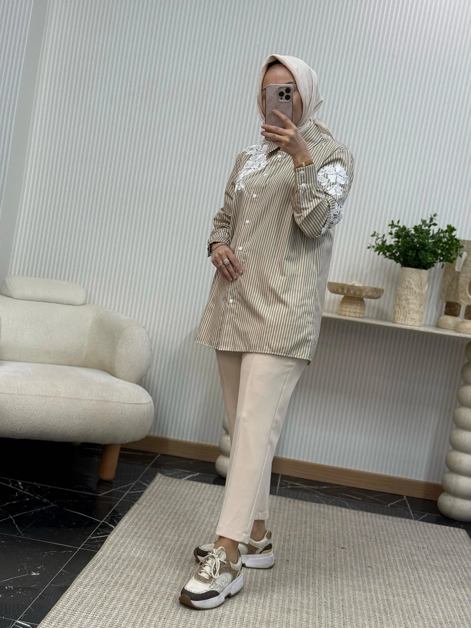 Bm Çiçek Detay Gömlek - Bej