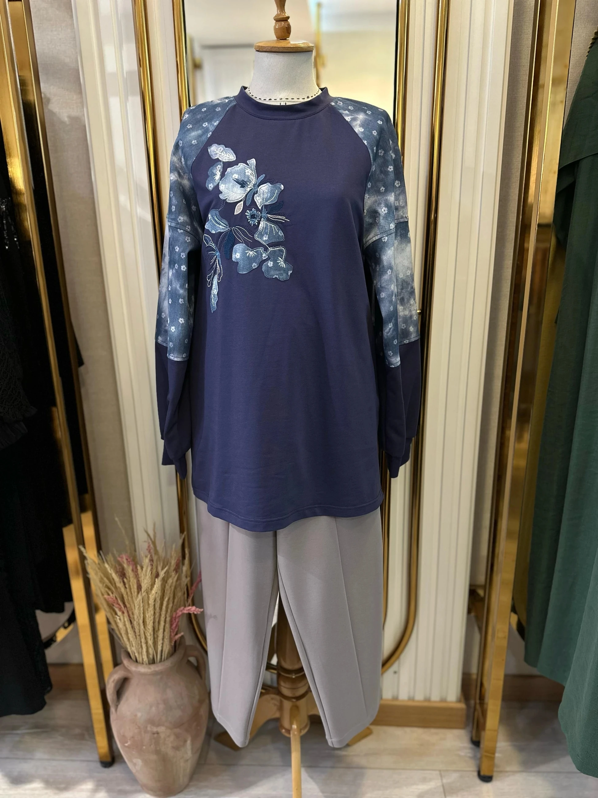 Bm Yaka Çiçek Detay Modal Tunik