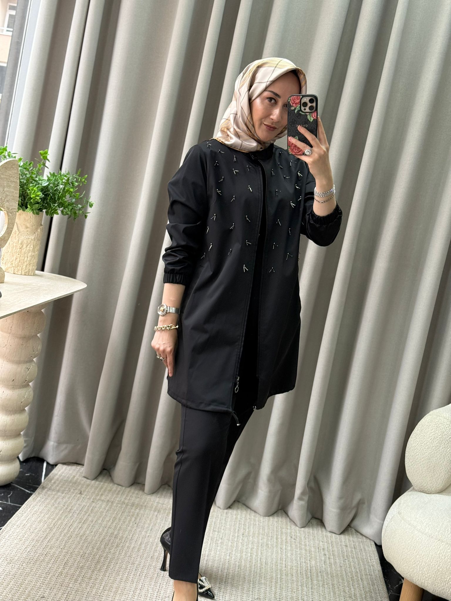 Fuat Gürşen Boncuk Detay Kap - Siyah