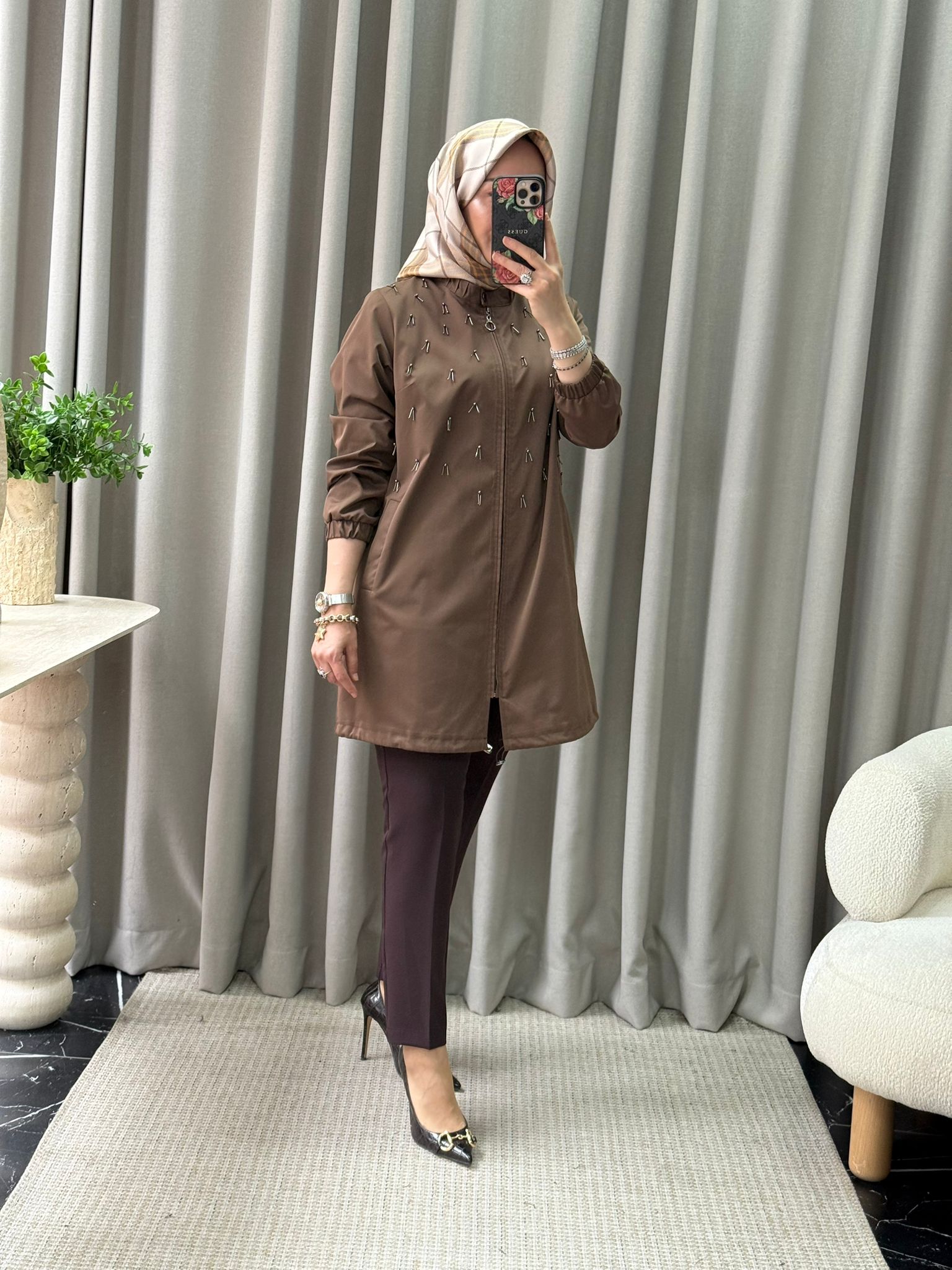 Fuat Gürşen Boncuk Detay Kap - Kahverengi