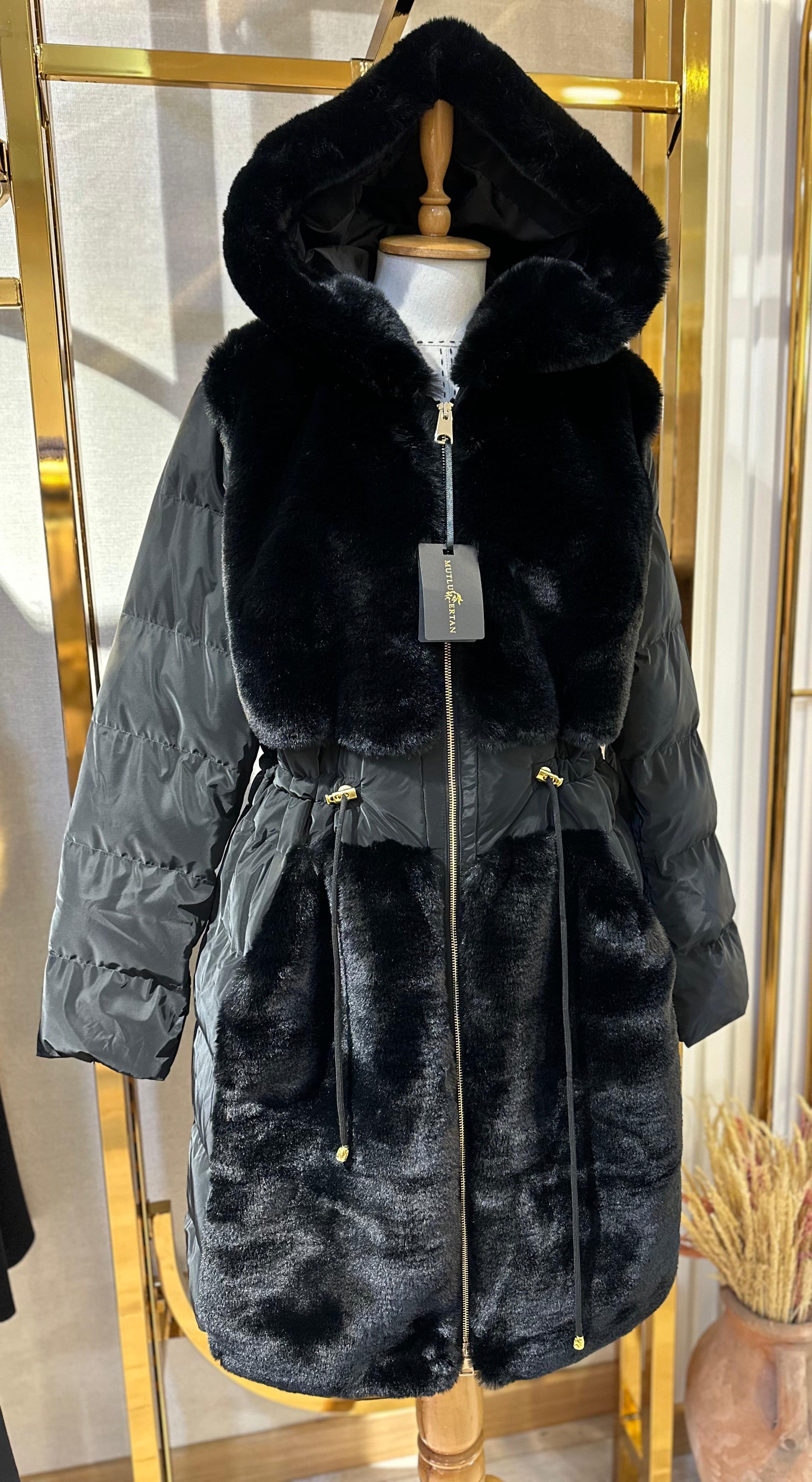 Mutlu Ertan Peluş Kombinli Mont - Siyah