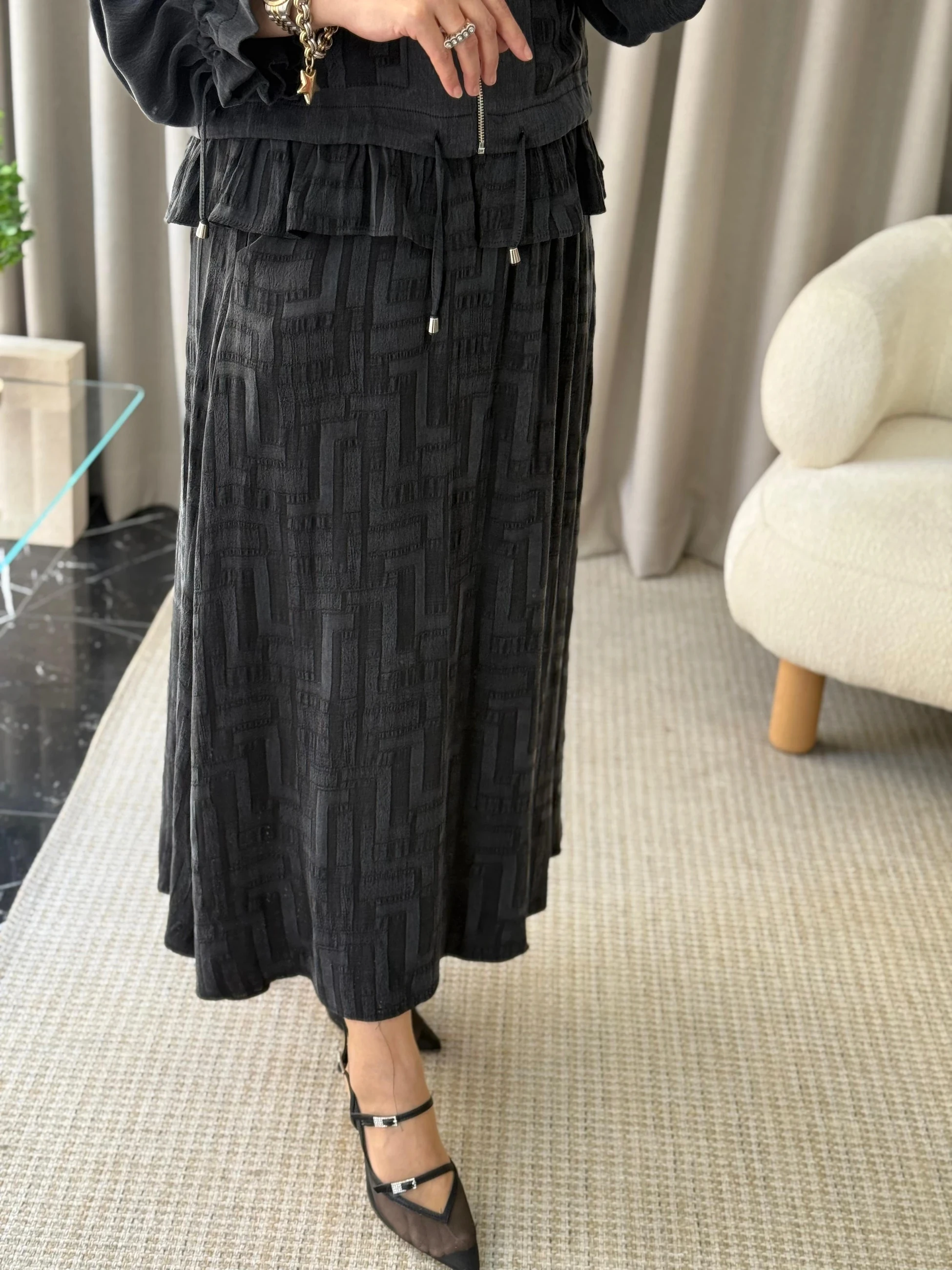 Qmash İpek Cupra Etekli Takım - Siyah