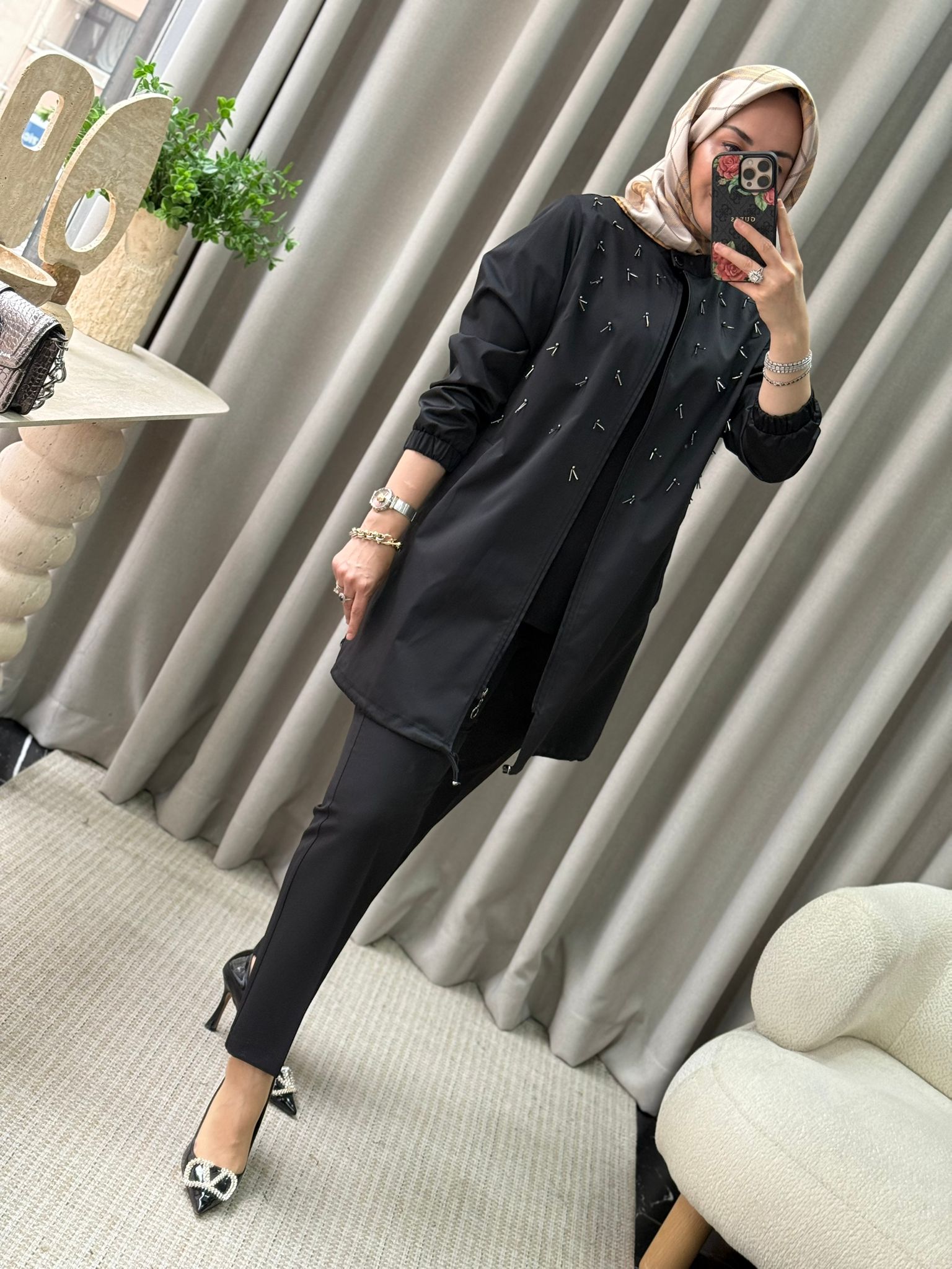 Fuat Gürşen Boncuk Detay Kap - Siyah