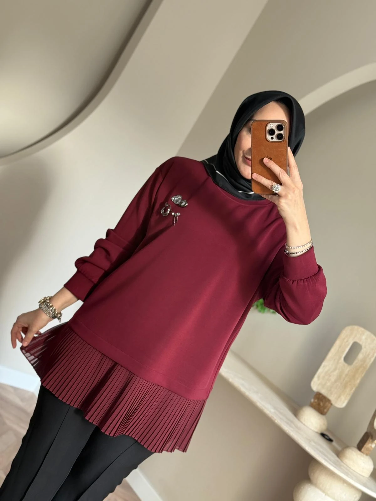 Tığ Triko Pilise Detaylı Aksesuarlı Tunik - Bordo