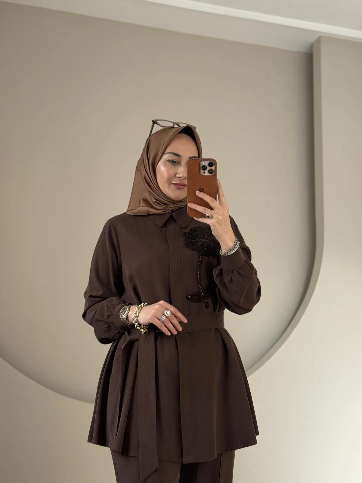 Nuss Yaka Kabartma Desen Takım-Kahve