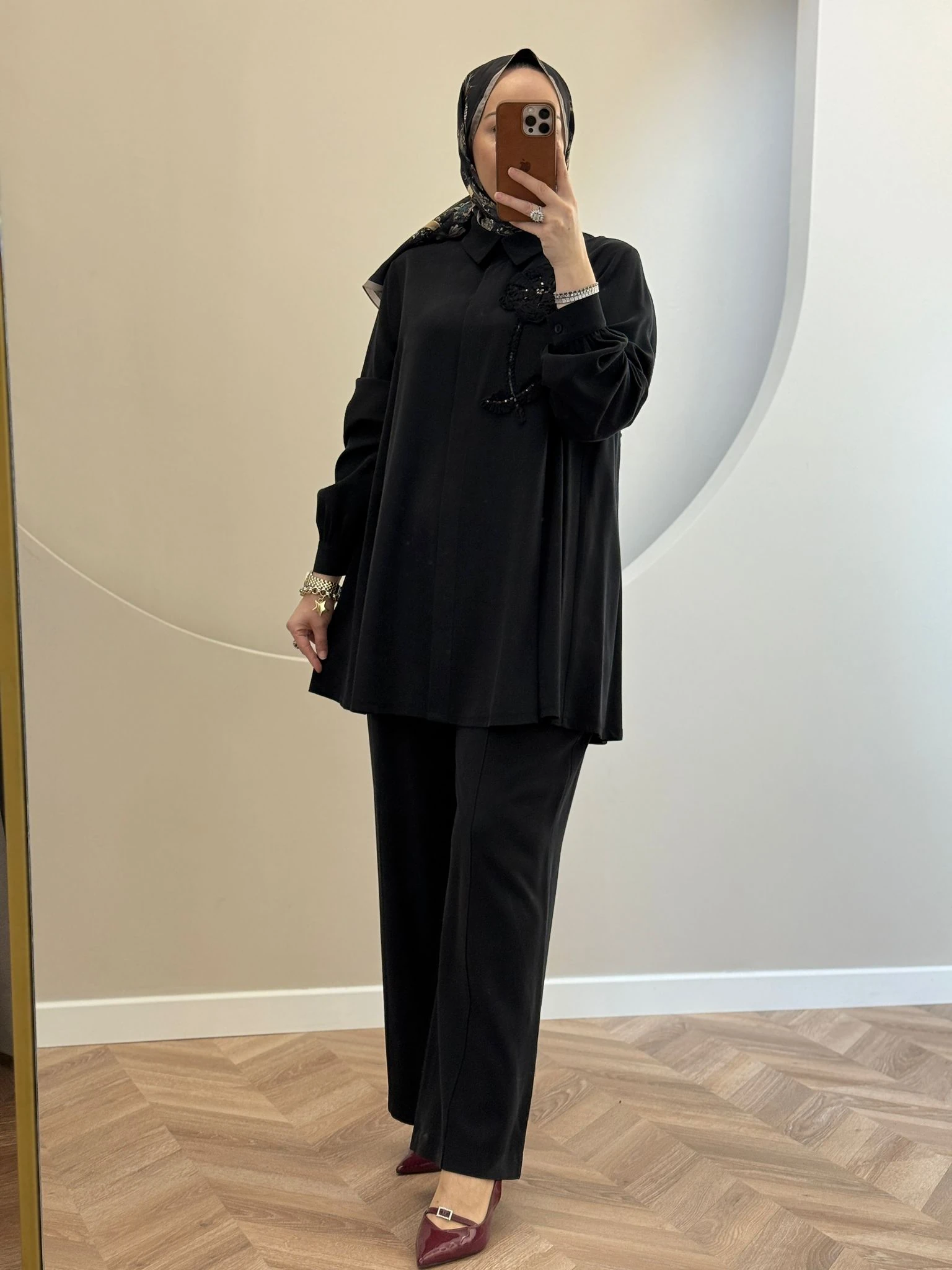 Nuss Yaka Kabartma Desen Takım-Siyah