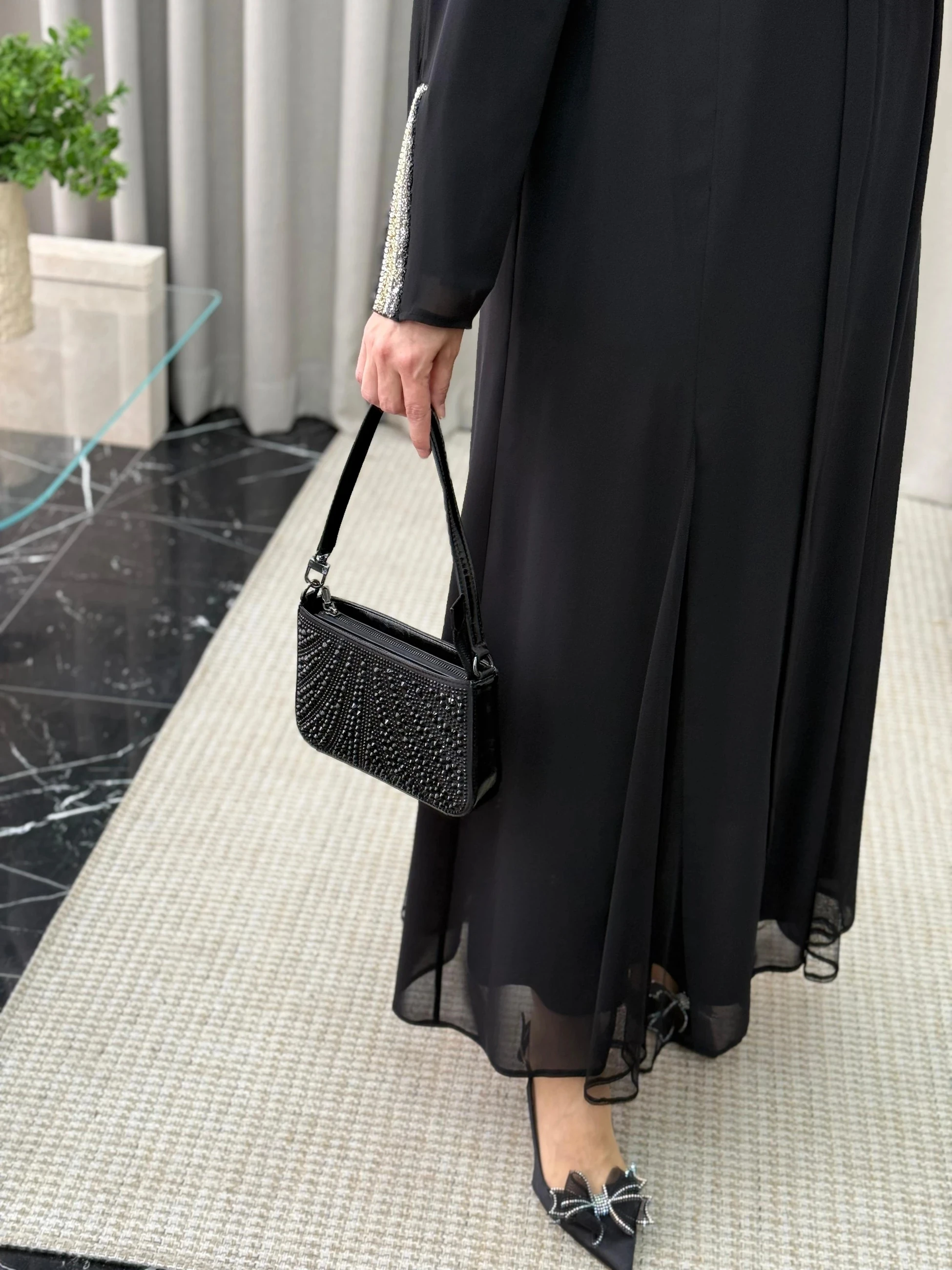 Qeffa Kolları Yırtmaç Taş Detaylı Ferace - Siyah