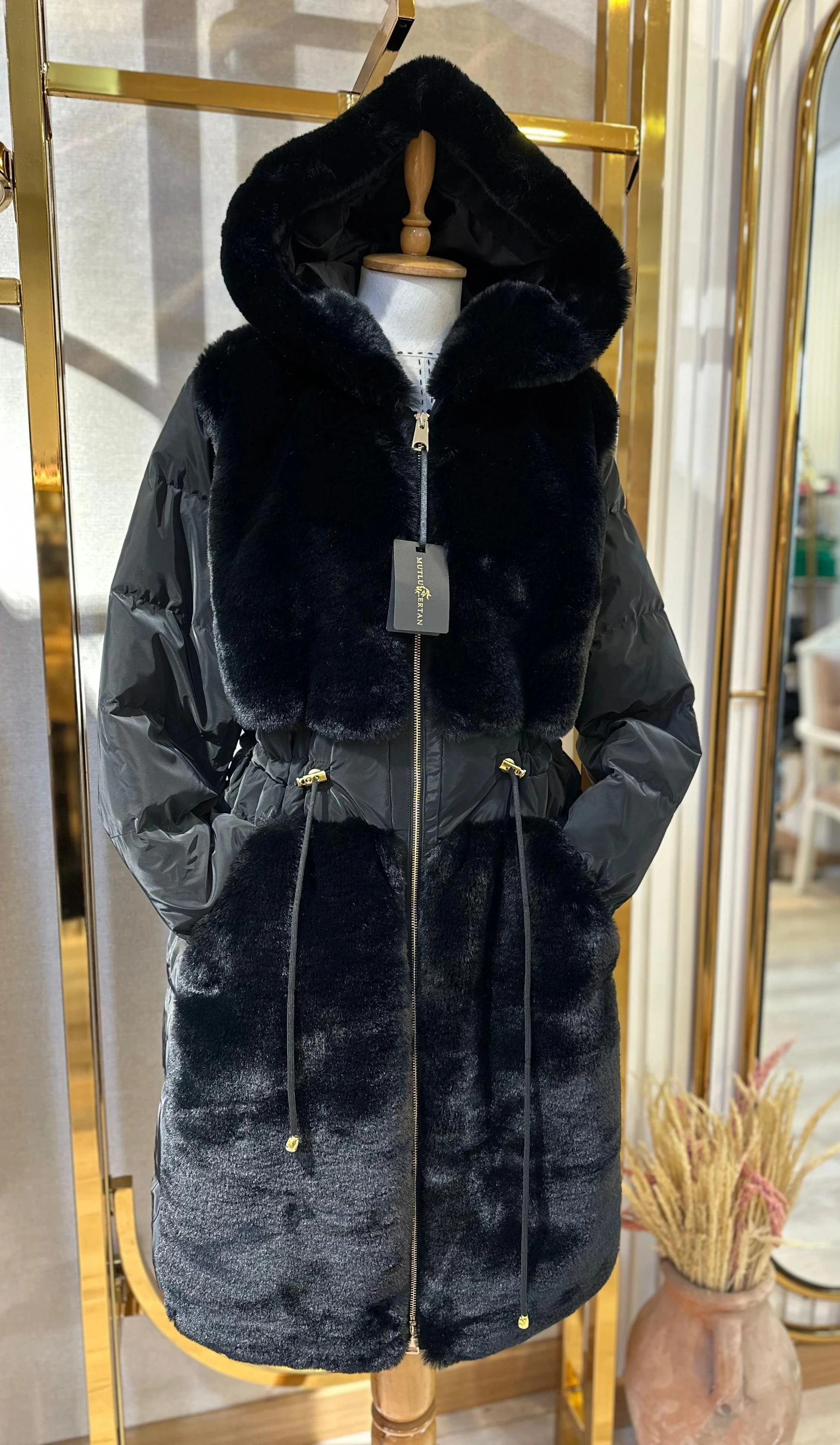 Mutlu Ertan Peluş Kombinli Mont - Siyah