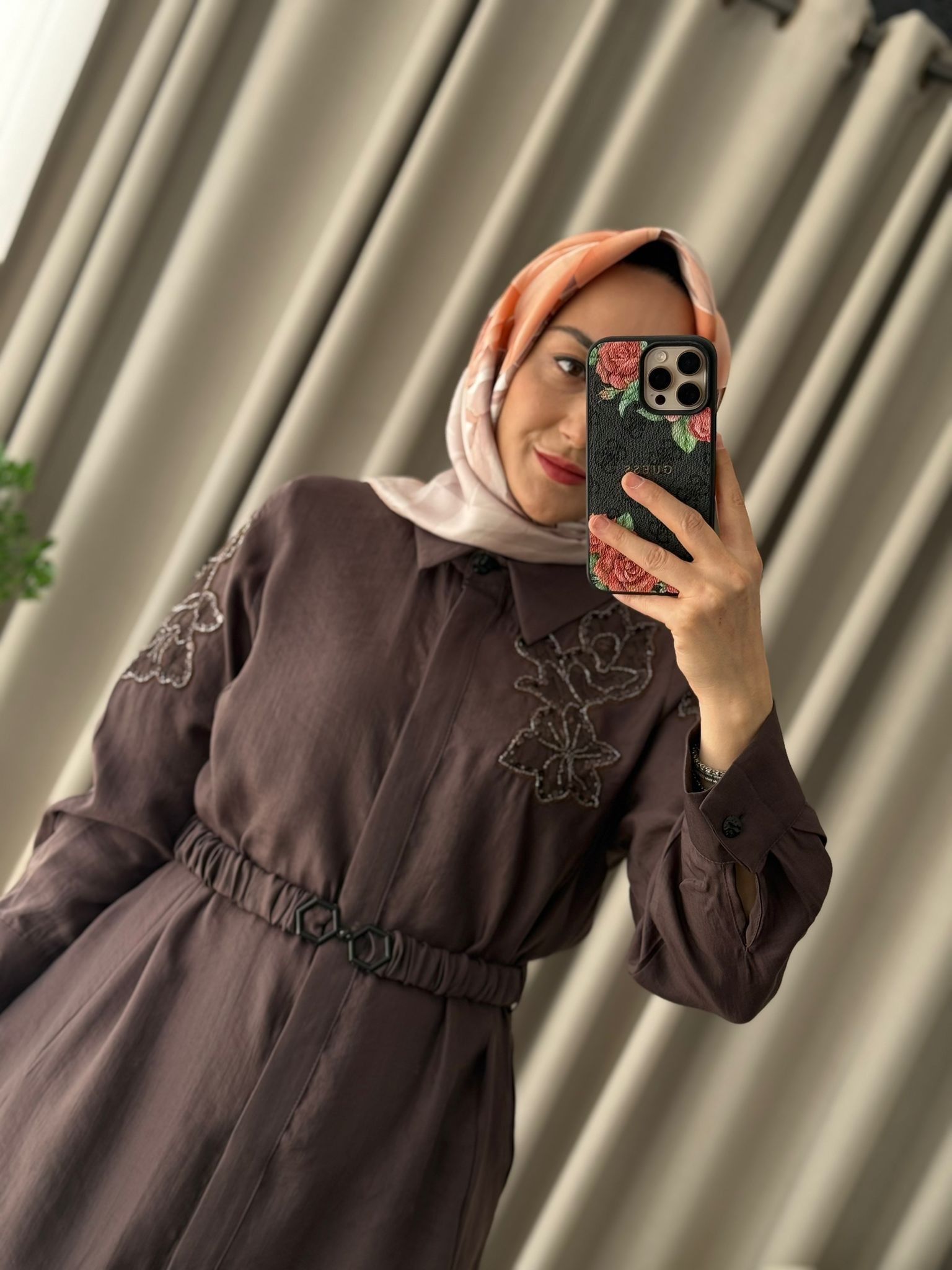 Lissmore Yaka Çiçek Detaylı Elbise