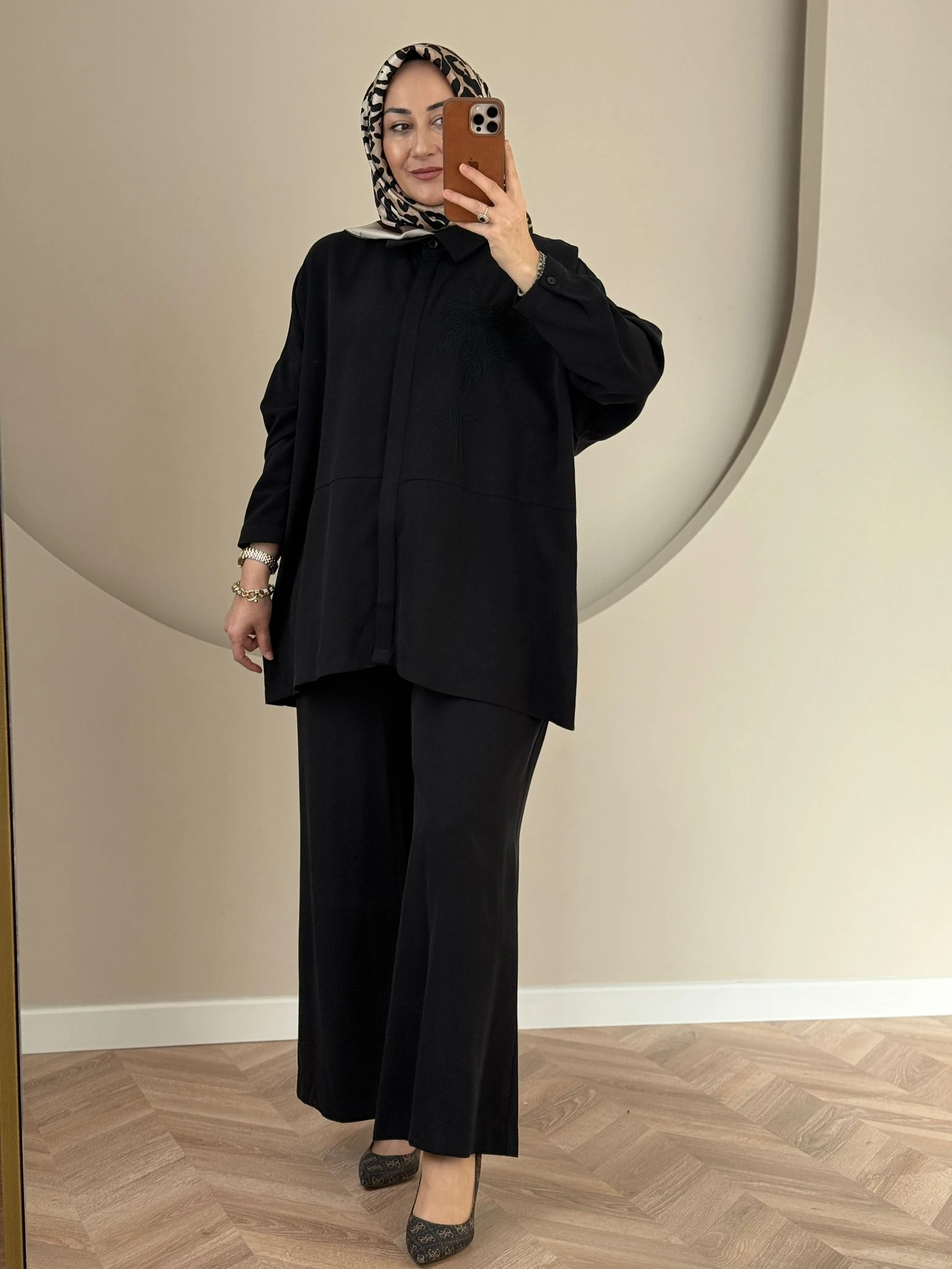 Nuss Yaka Nakış İşlemeli Takım - Siyah