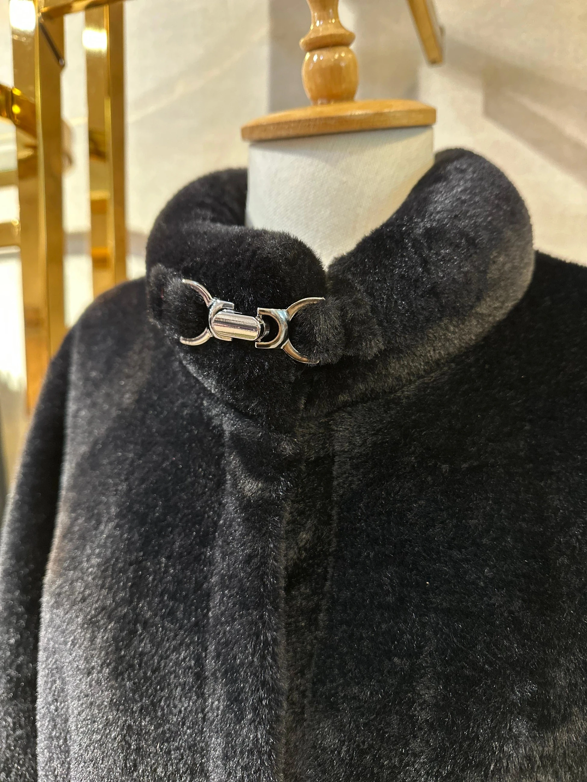 Mutlu Ertan Kürk Kaban - Siyah