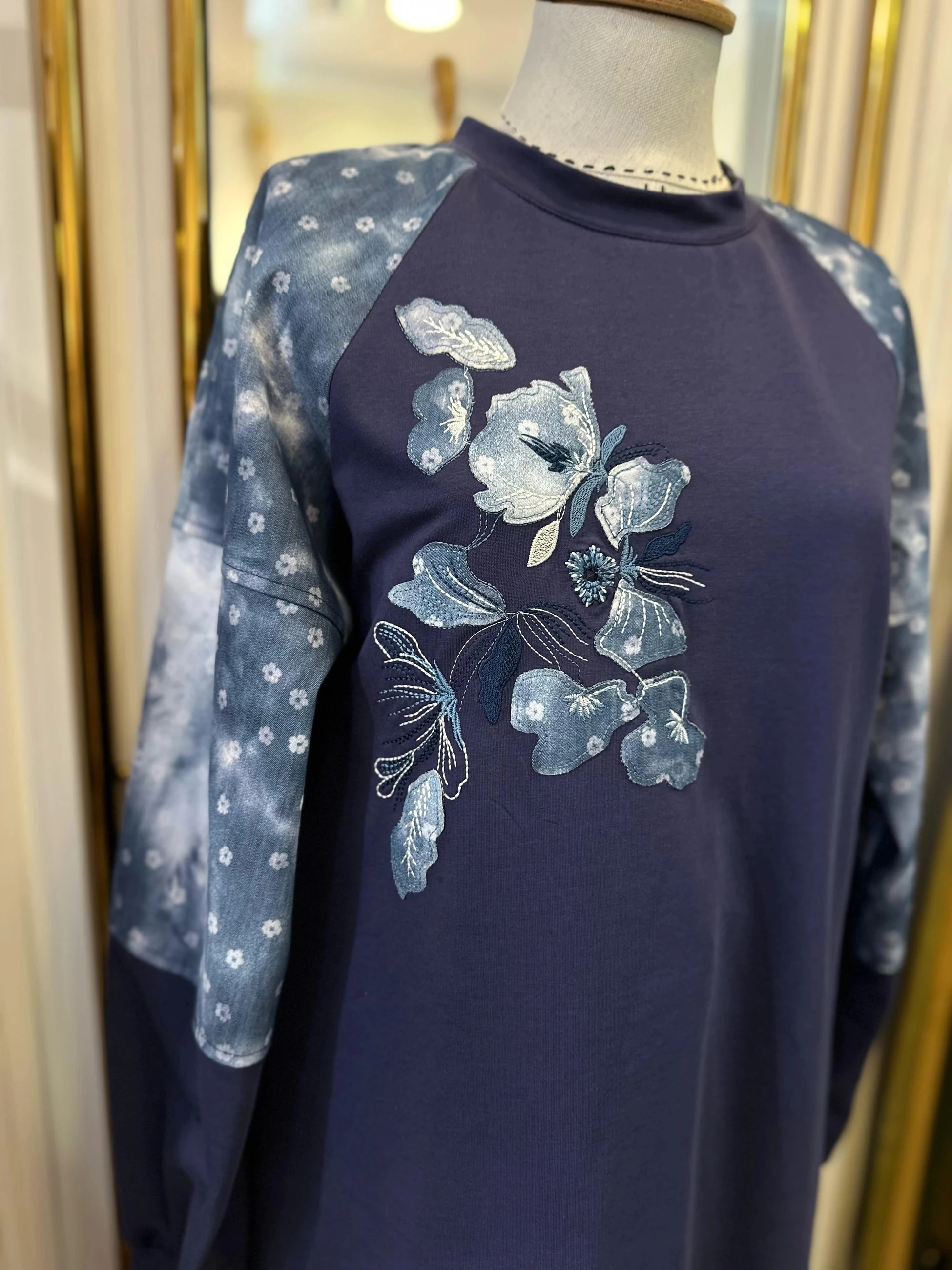 Bm Yaka Çiçek Detay Modal Tunik