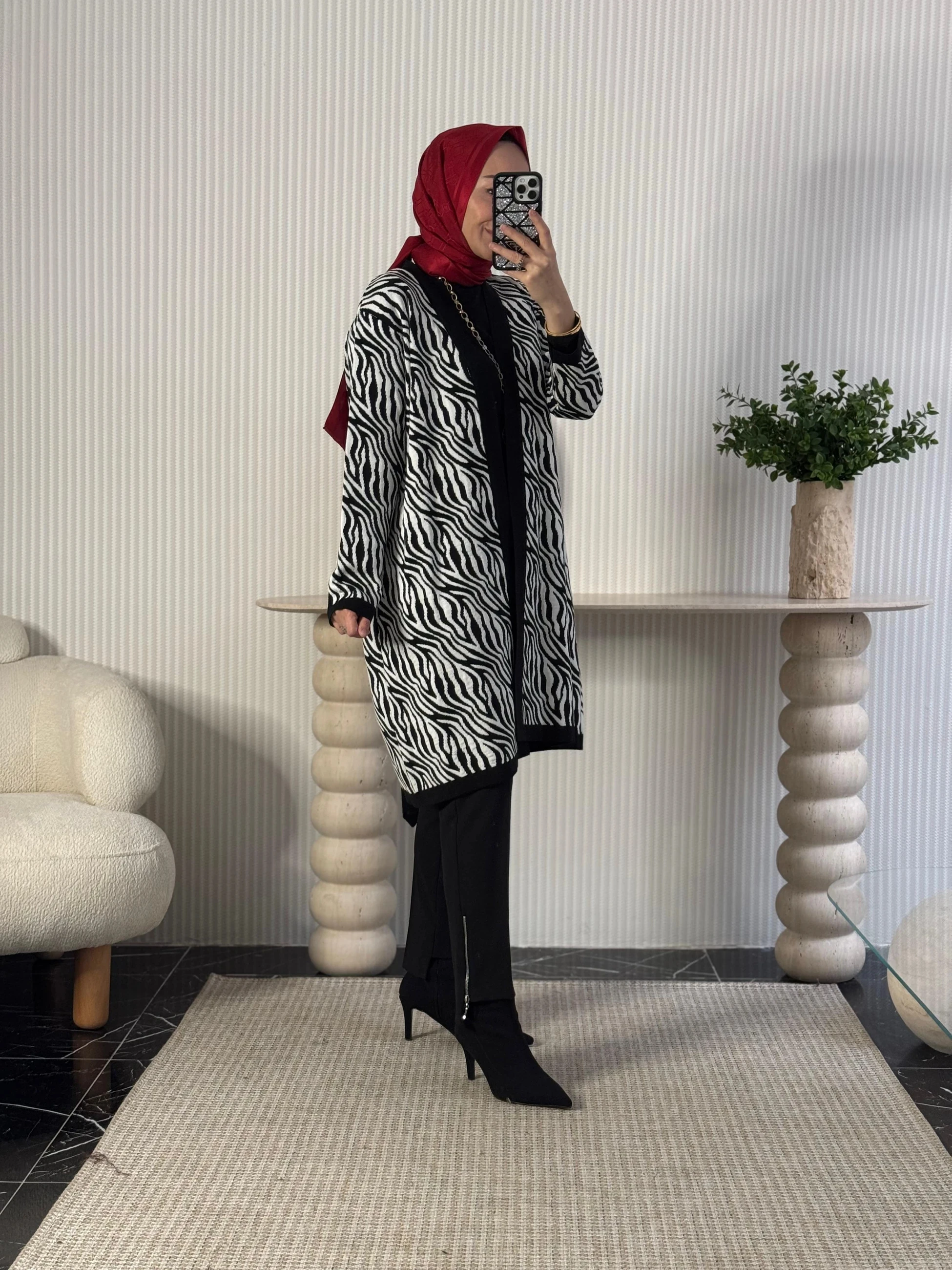 Mutlu Ertan Zebra Desen Hırka  - Siyah