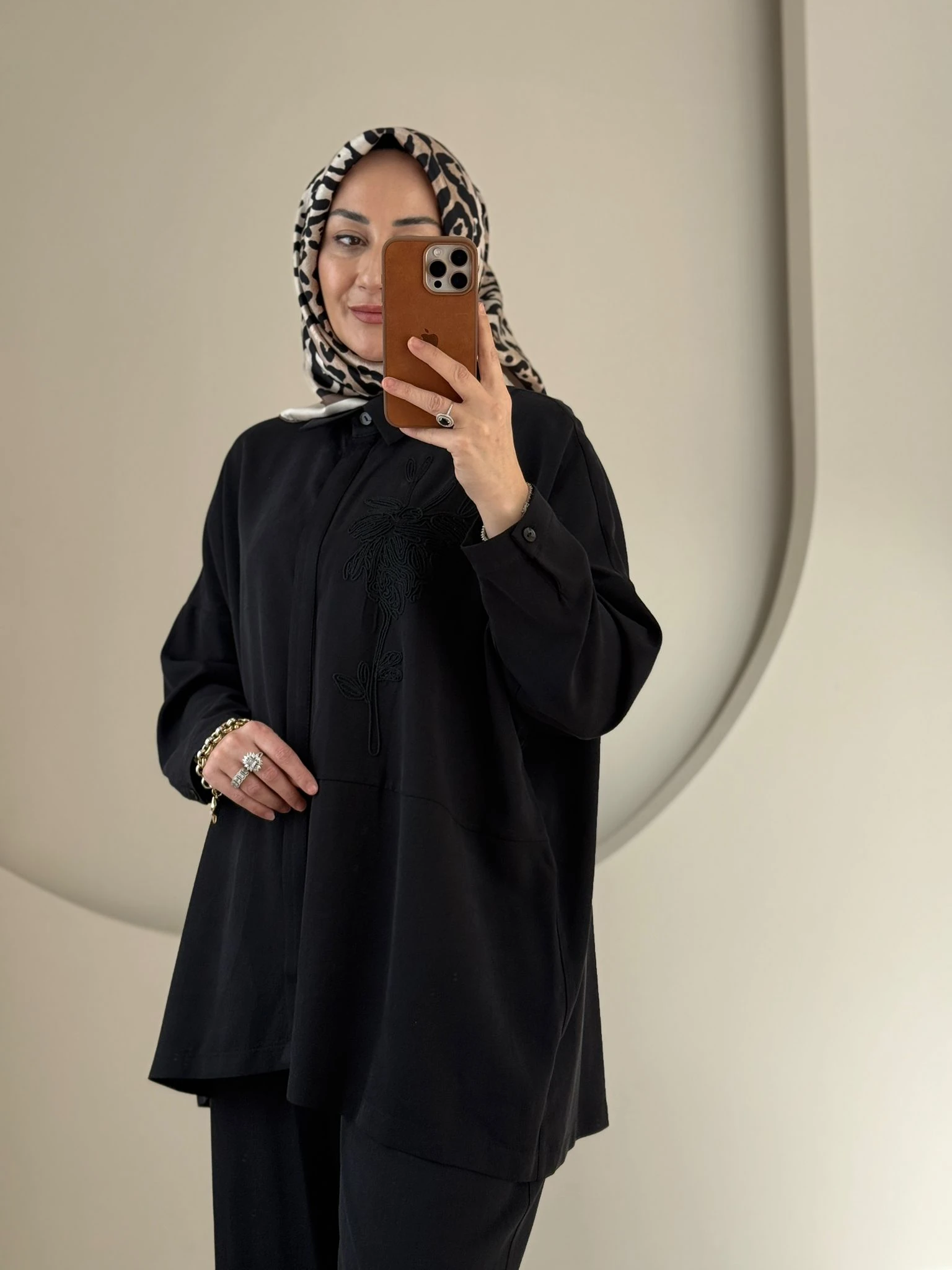 Nuss Yaka Nakış İşlemeli Takım - Siyah