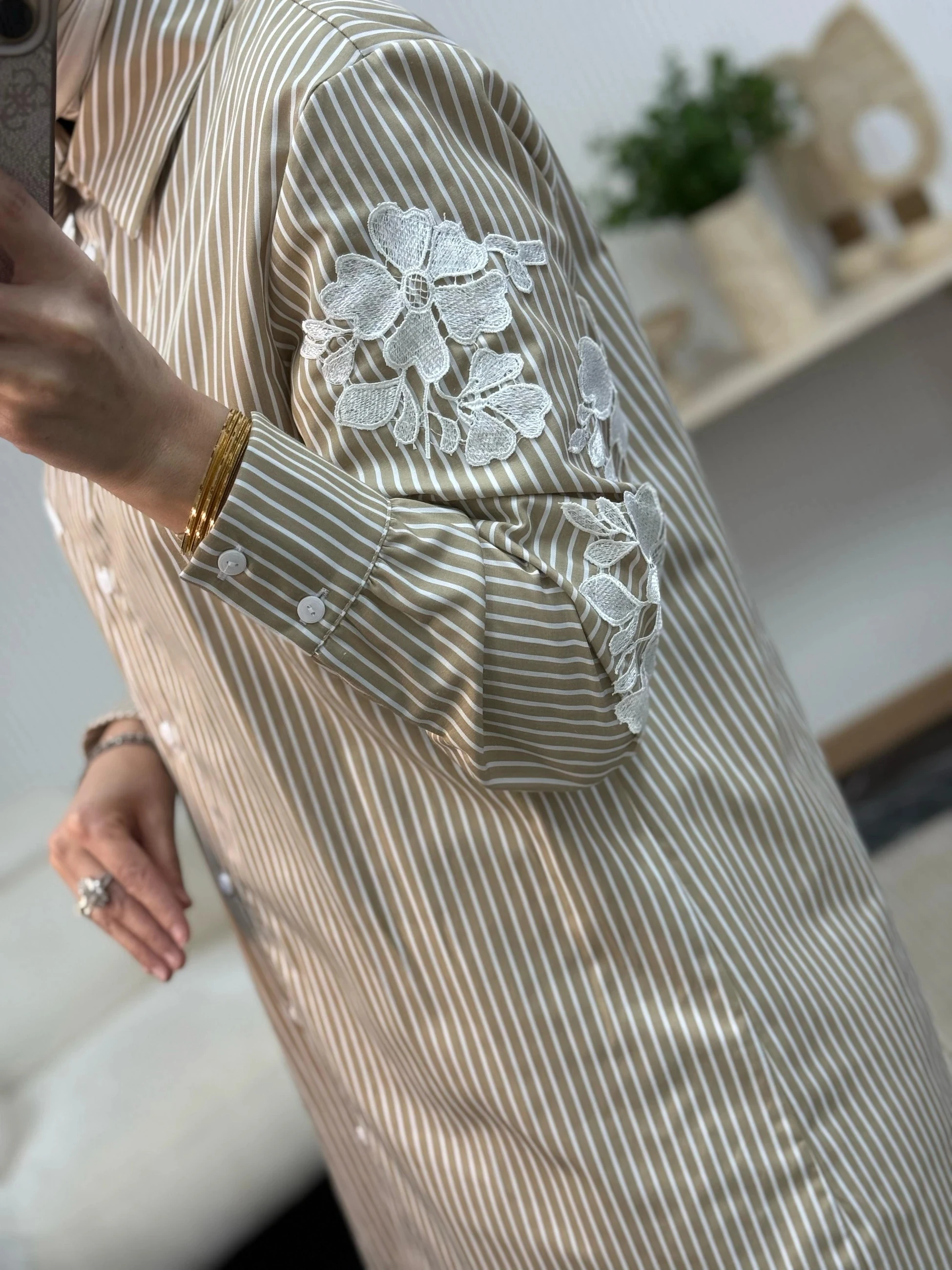 Bm Çiçek Detay Gömlek - Bej