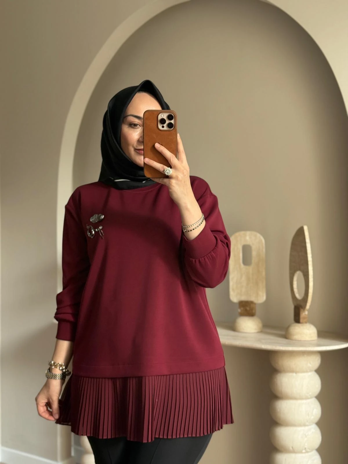 Tığ Triko Pilise Detaylı Aksesuarlı Tunik - Bordo