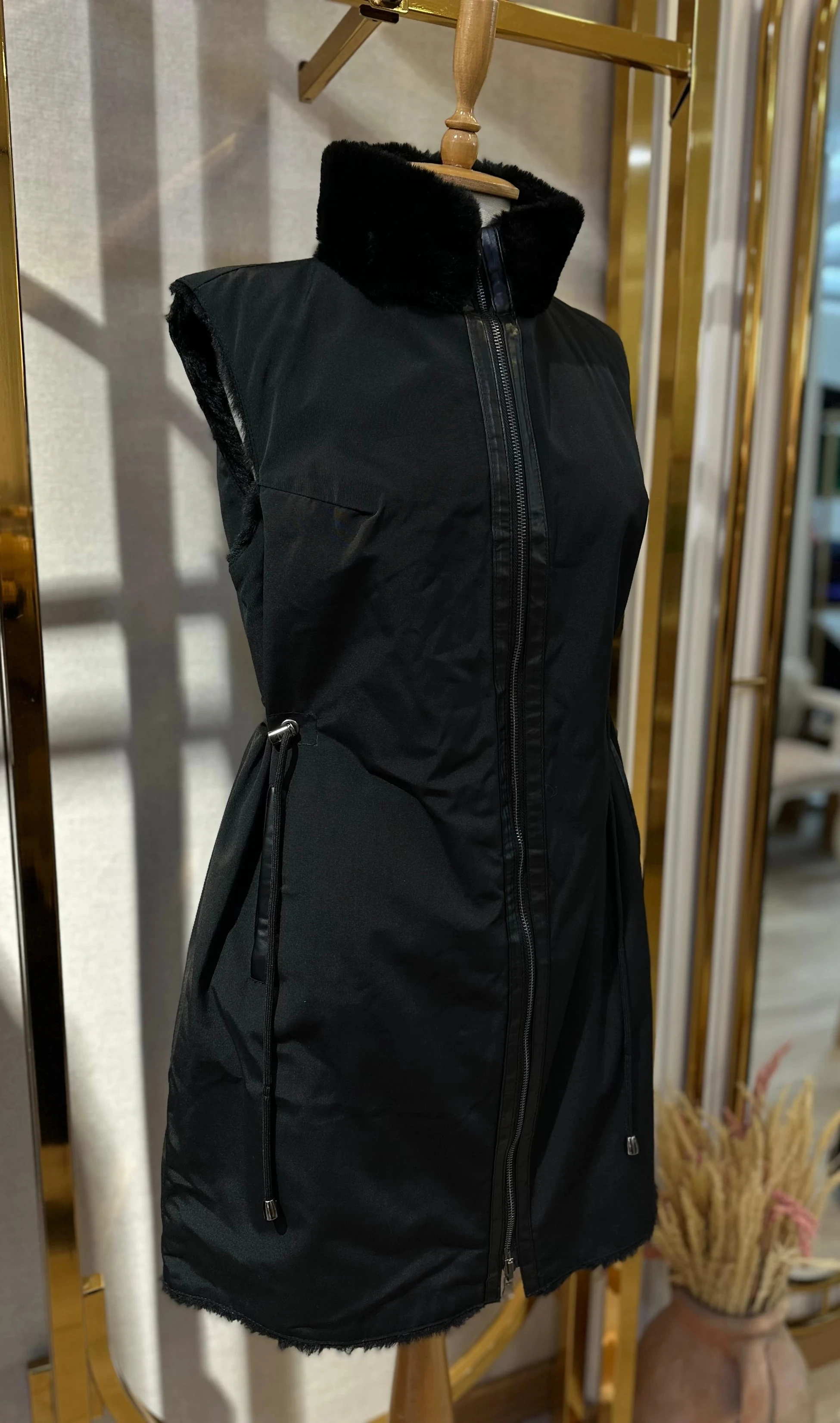 Mutlu Ertan Çift Taraflı Peluş Yelek  - Siyah