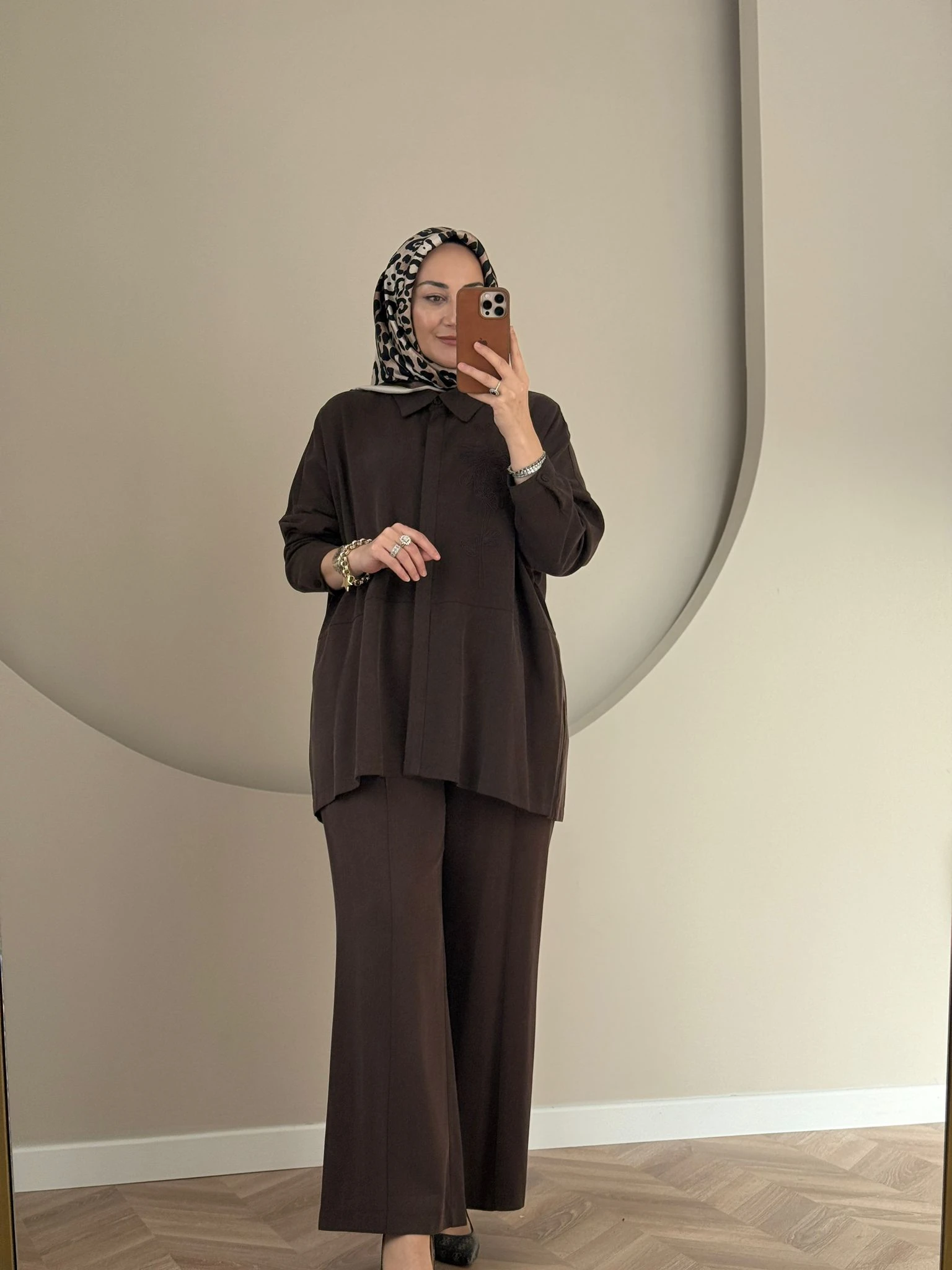 Nuss Yaka Nakış İşlemeli Takım - Kahve