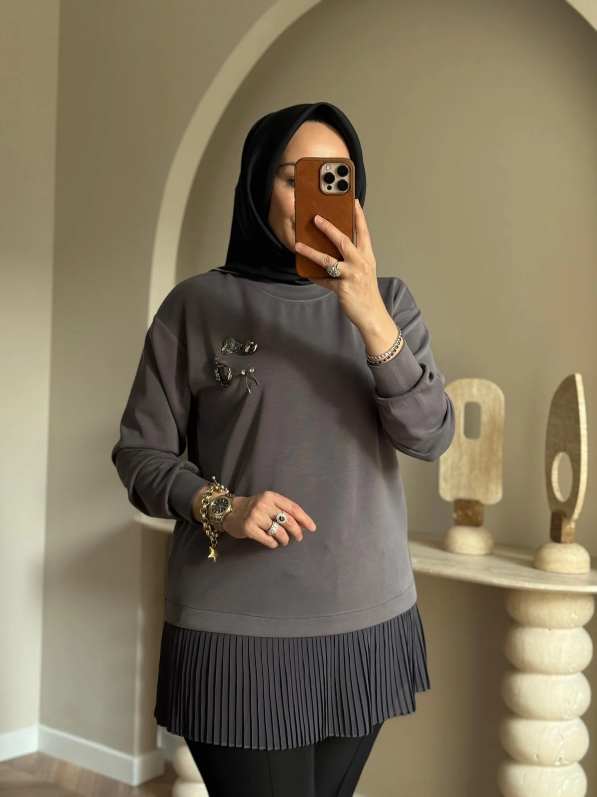 Tığ Triko Pilise Detaylı Aksesuarlı Tunik - Antrasit