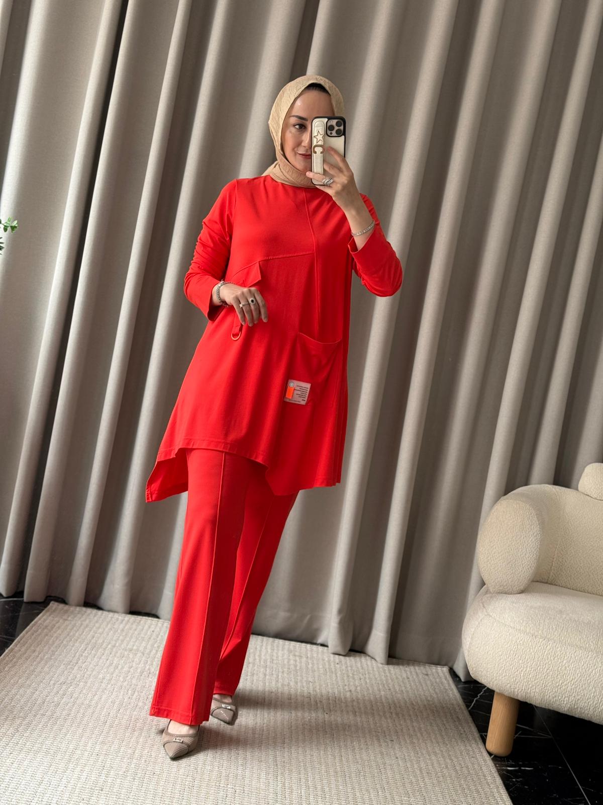 Tığ Triko Asimetrik Kesimli Aksesuar Detaylı Takım - Kırmızı