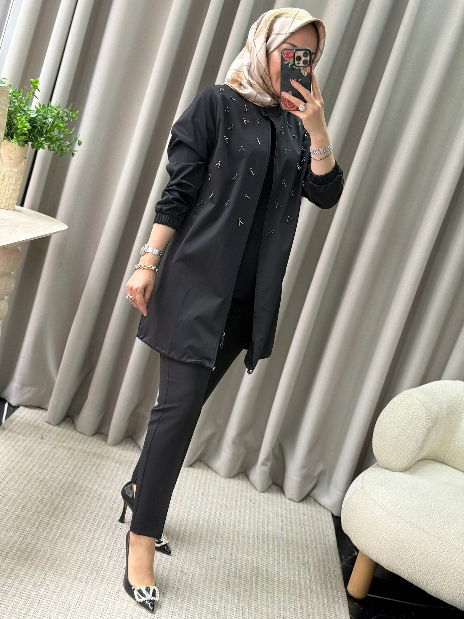 Fuat Gürşen Boncuk Detay Kap - Siyah