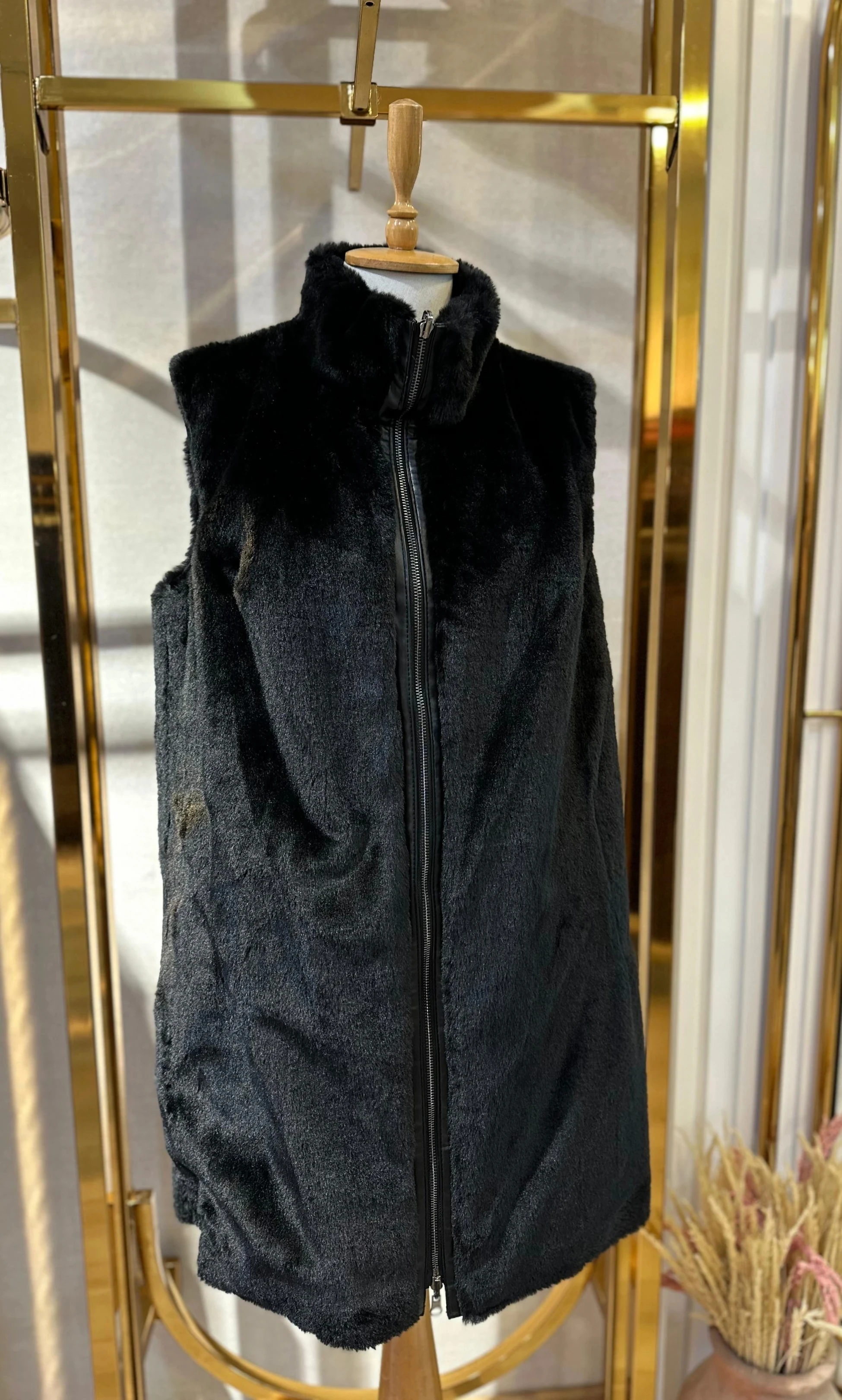 Mutlu Ertan Çift Taraflı Peluş Yelek  - Siyah