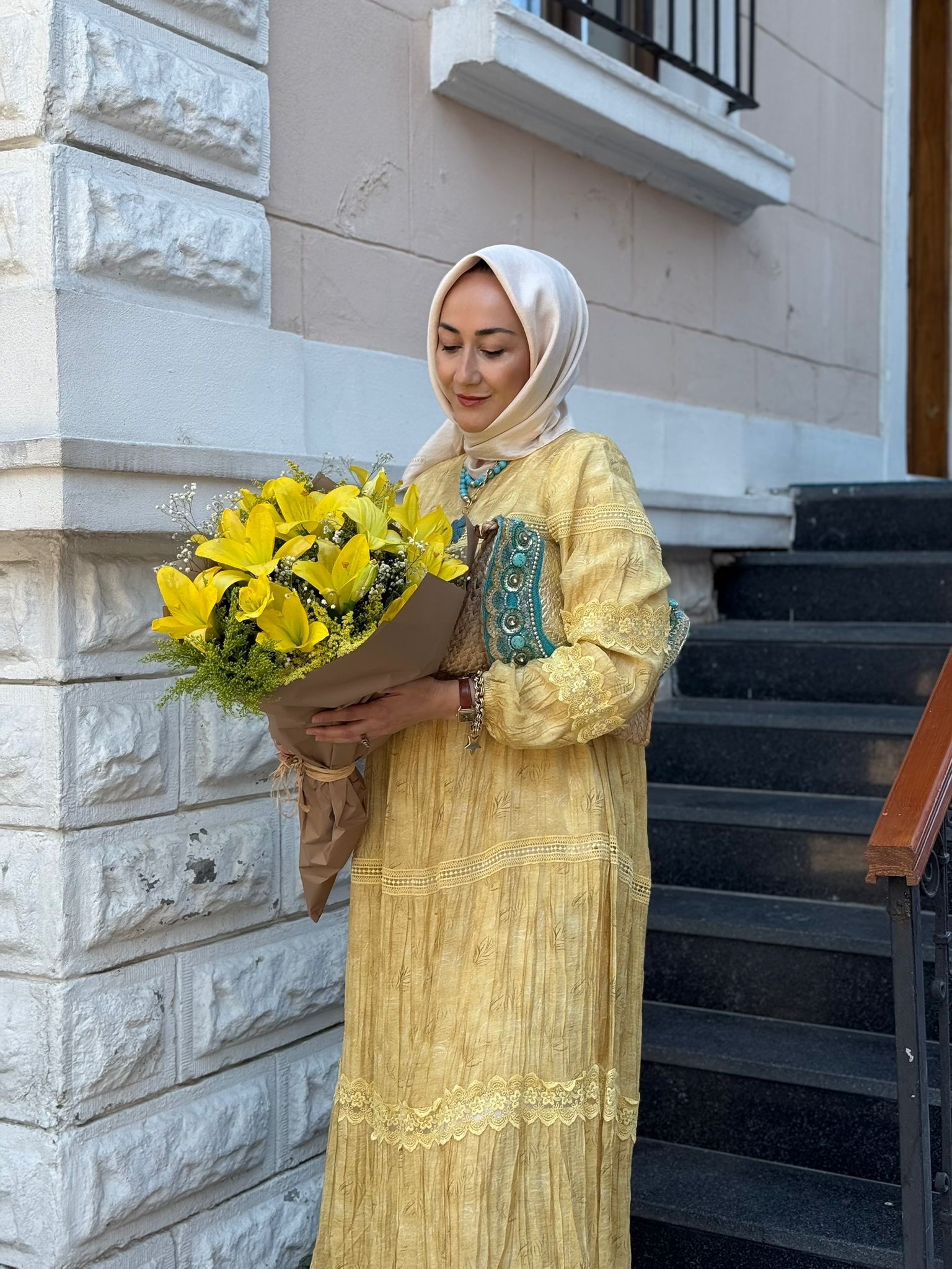(Sarı renk ön sipariş10 iş günü)Lissmore Güpür Detaylı Elbise 