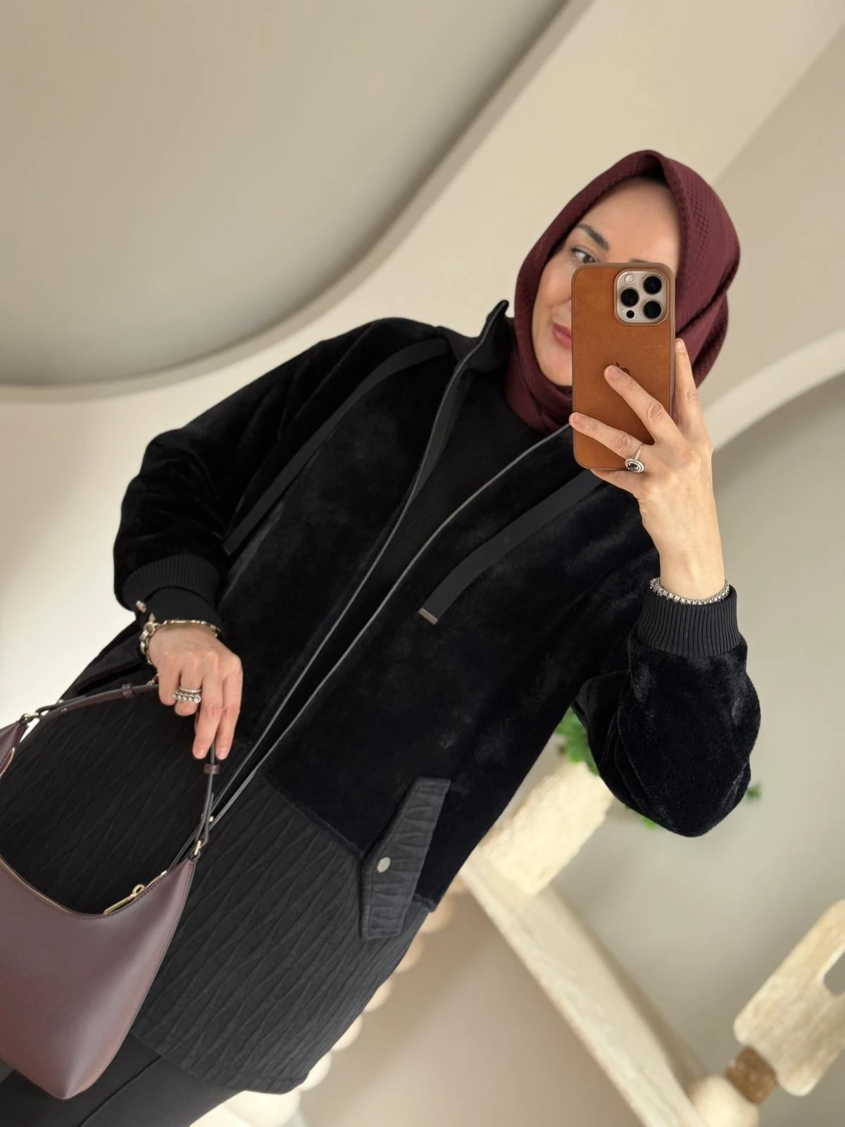 Tığ Triko Kürk Desenli Kadife Doku Kombinli Kaban- Siyah