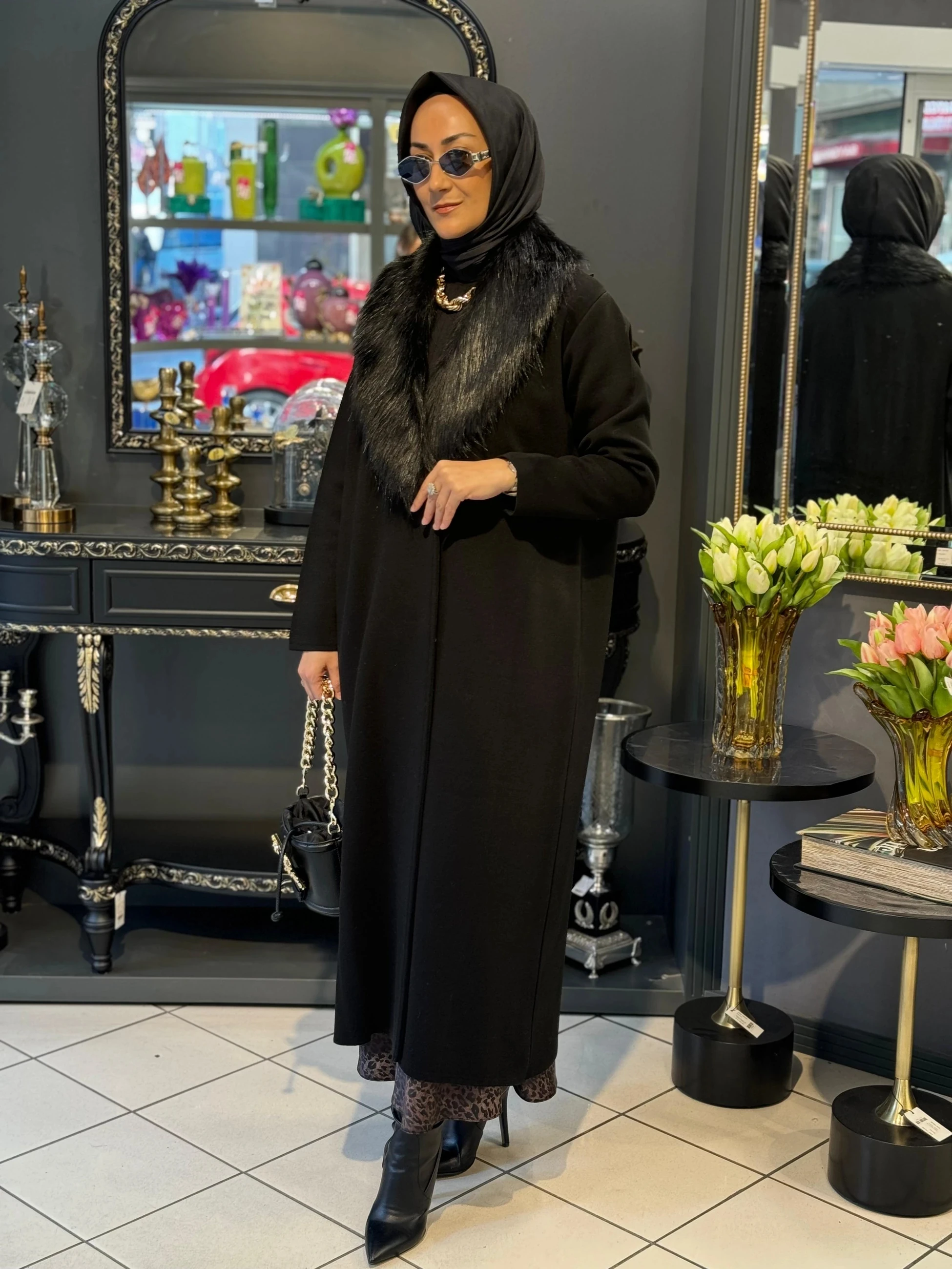 Mutlu Ertan Yaka Kürklü Hırka  - Siyah