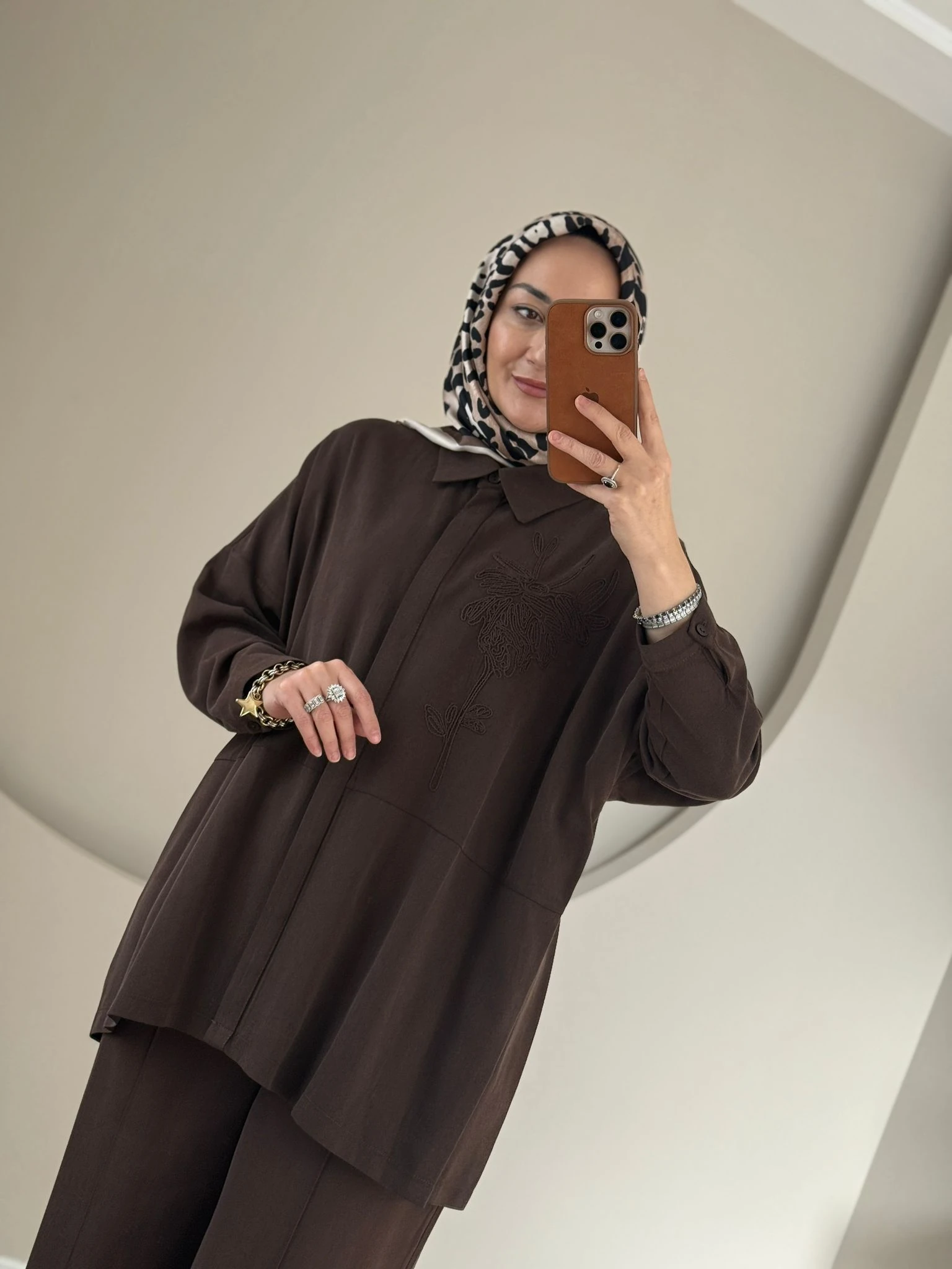 Nuss Yaka Nakış İşlemeli Takım - Kahve