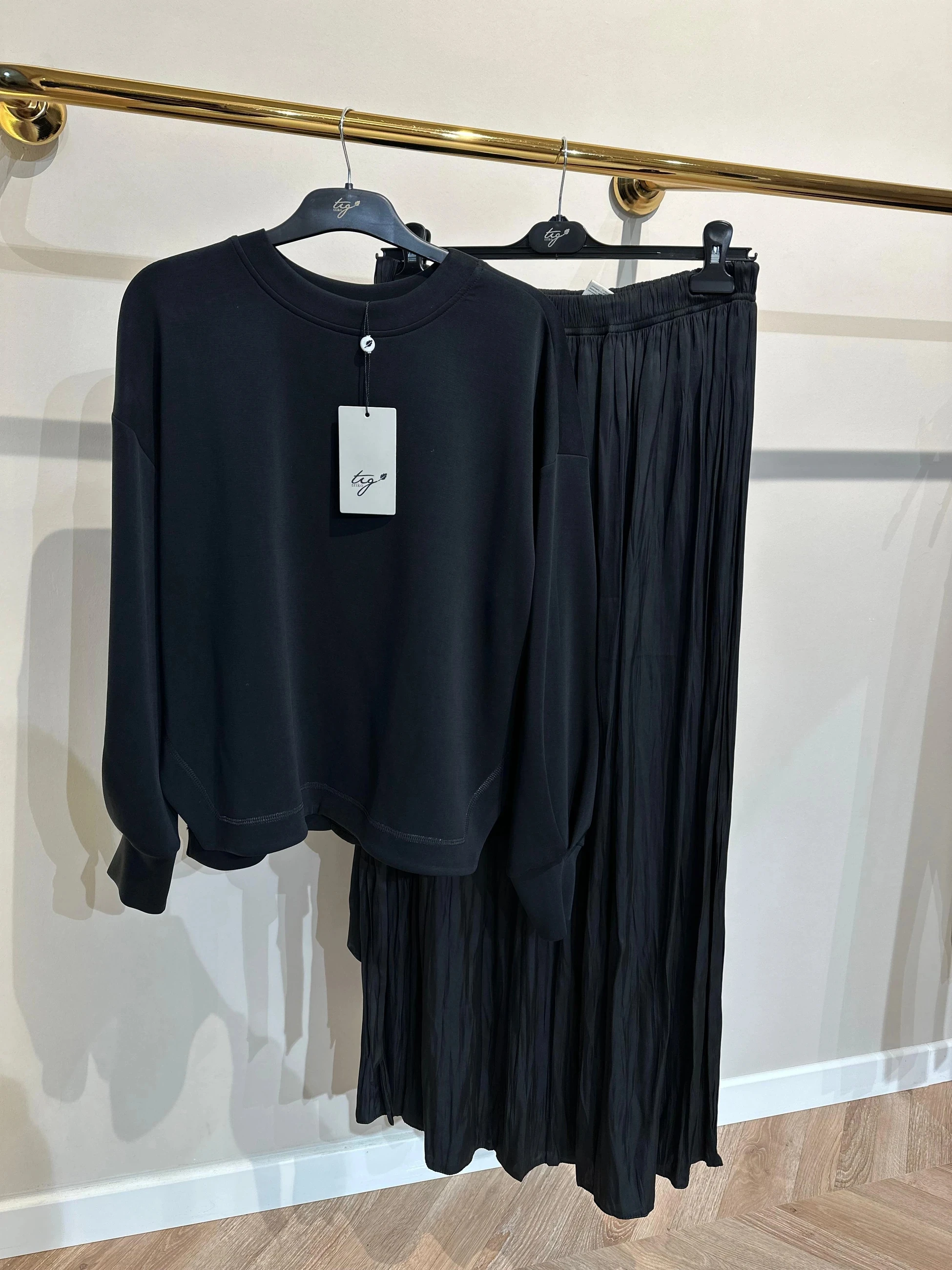 Tığ Triko Saten Kurdele Detaylı Etekli Takım - Siyah