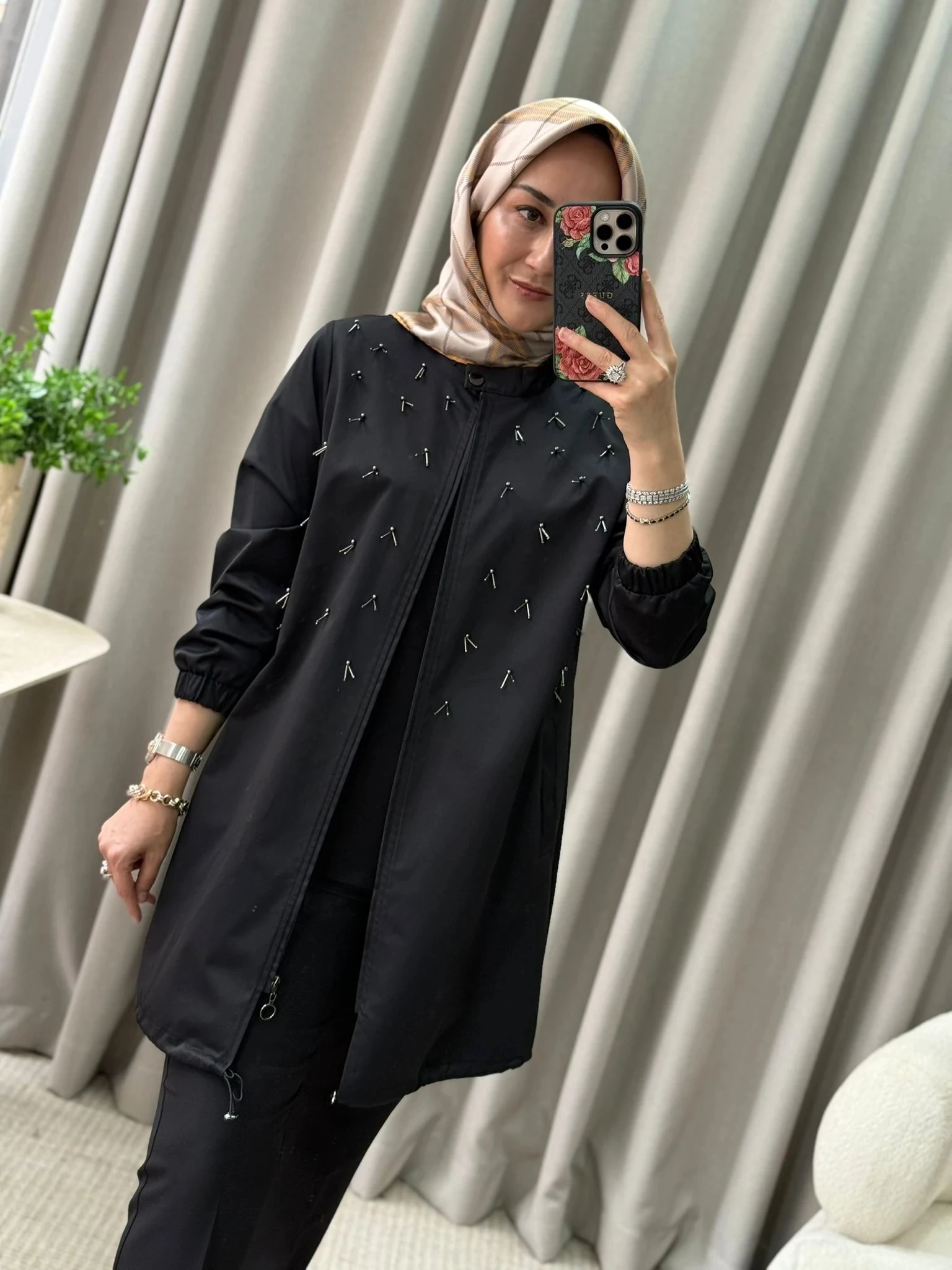 Fuat Gürşen Boncuk Detay Kap - Siyah