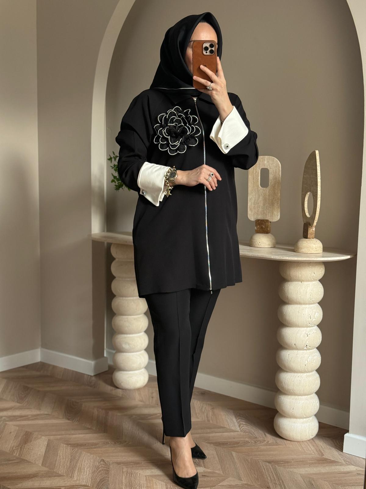 Lonbelon Bm Yaka Çiçek Aksesuarlı Ceket- Siyah