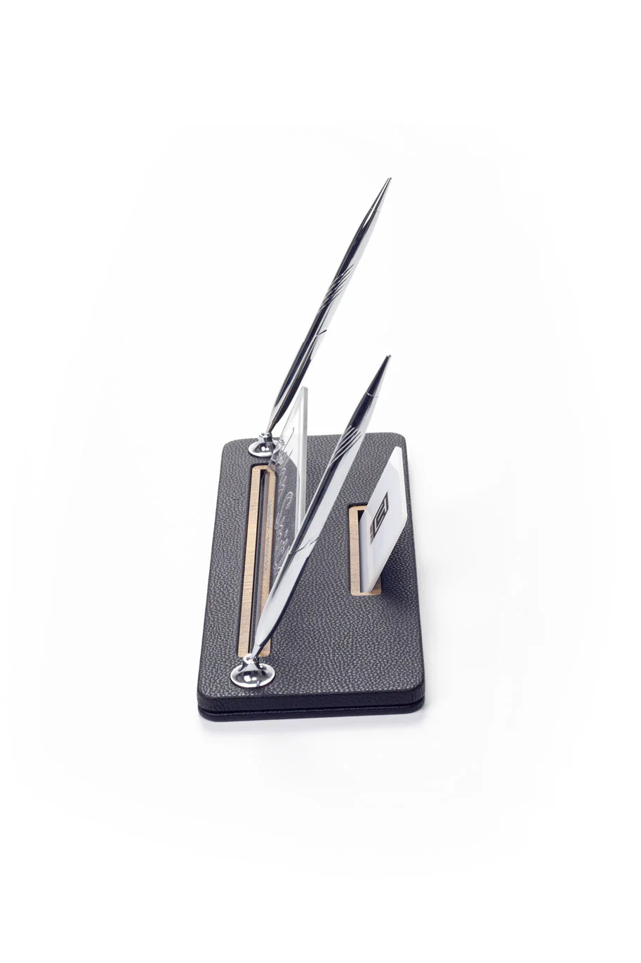 Capella İki Kalemli Deri Masa İsimliği Siyah Krom Detaylı, Modern ve Şık Ofis Masa Aksesuarı, Premium Kalitede Kişiye Özel Deri İsimlik Hediyesi