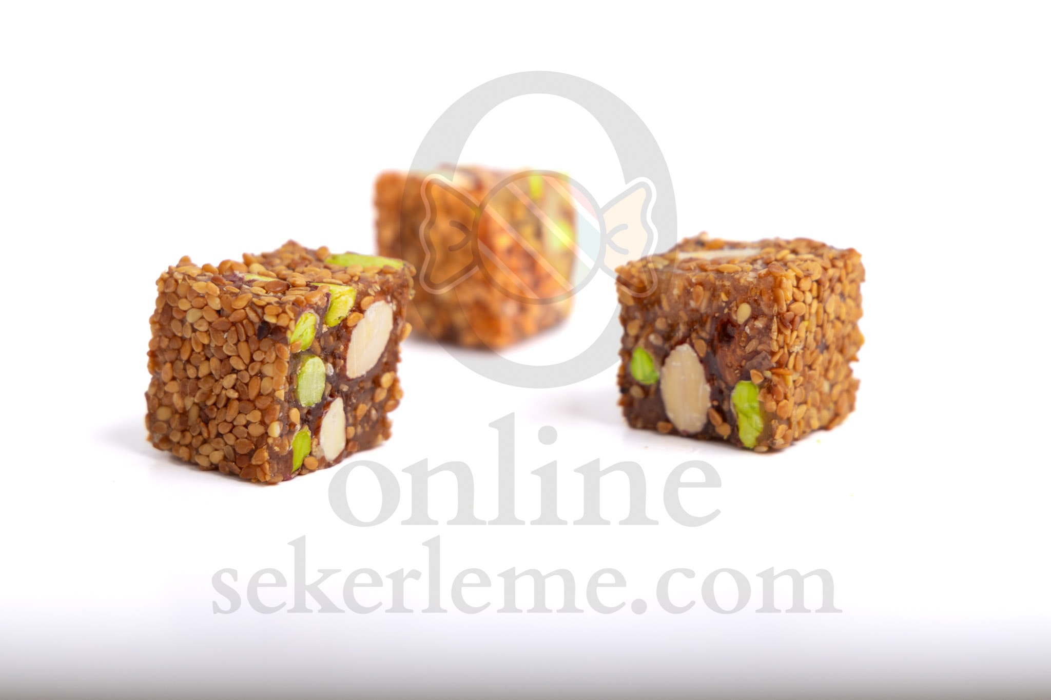 SUSAM KAPLI KARIŞIK KURUYEMIŞLİ KÜP LOKUM (5KG)