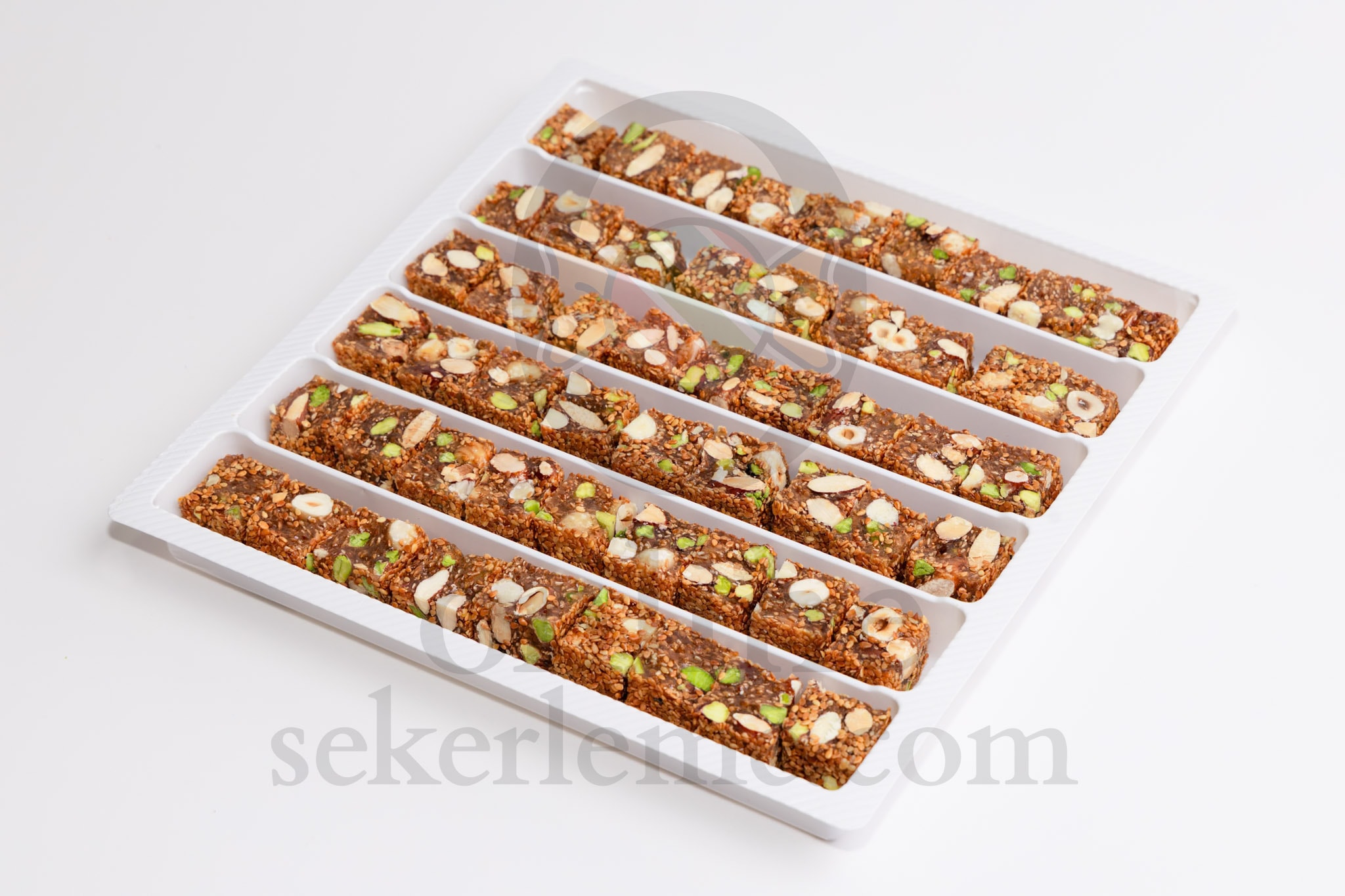 SUSAM KAPLI KARIŞIK KURUYEMIŞLİ KÜP LOKUM (5KG)