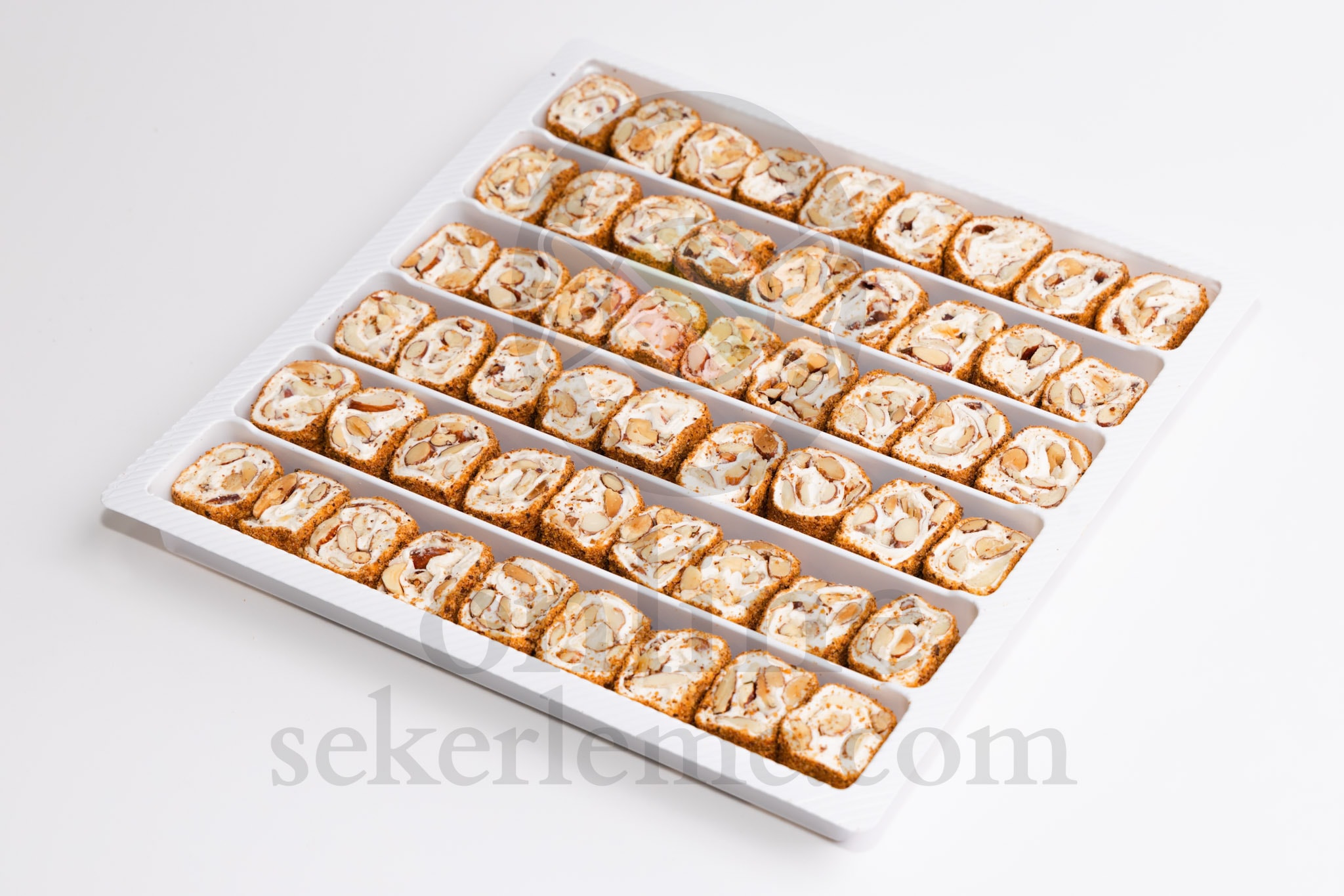 TOZ BADEM KAPLI BEYAZ ÇİKOLATALI BADEMLİ SARMA SULTAN LOKUM (5KG)